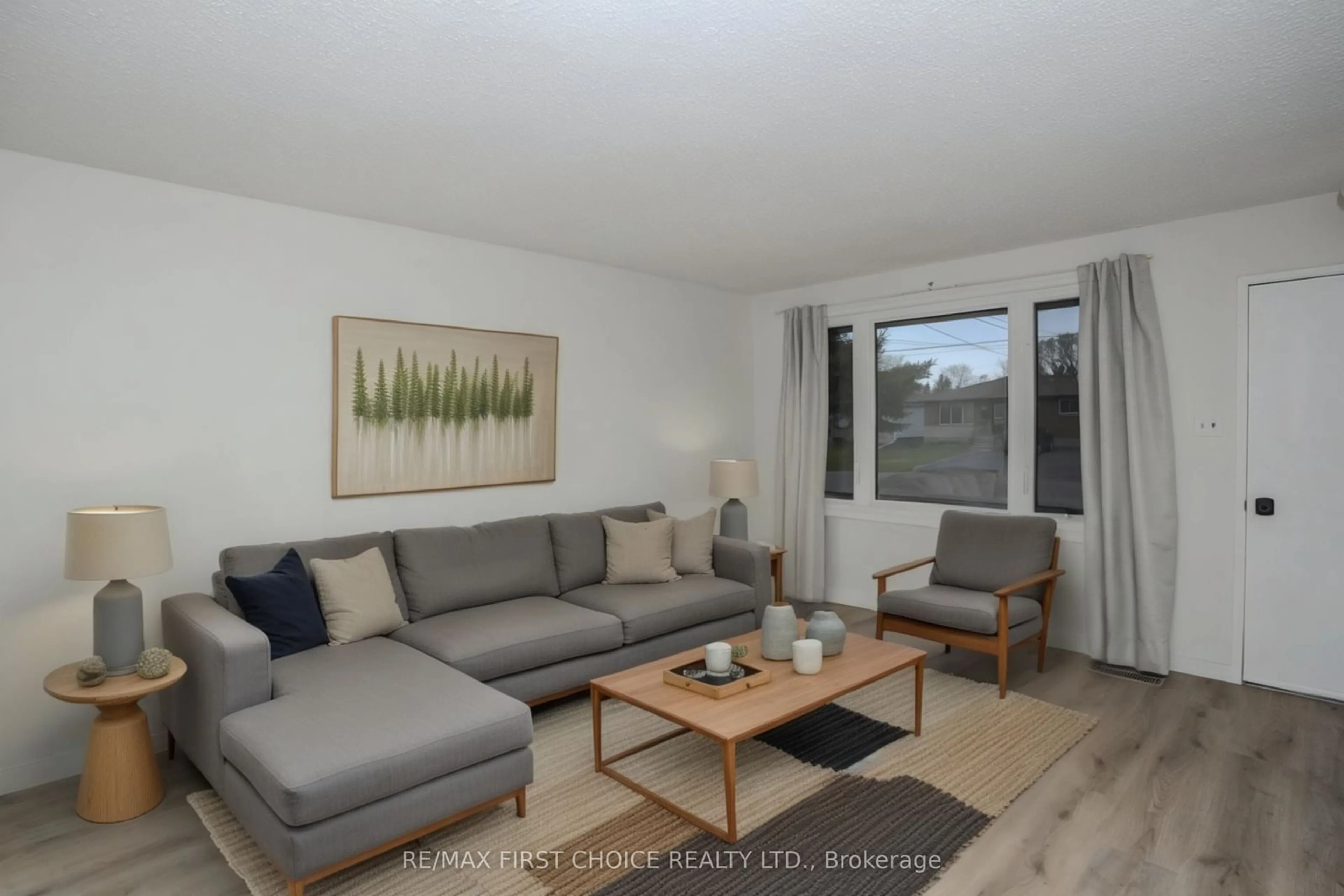 Living room with furniture, wood/laminate floor for 435 Dublin Ave, Thunder Bay Ontario P7B 5A1