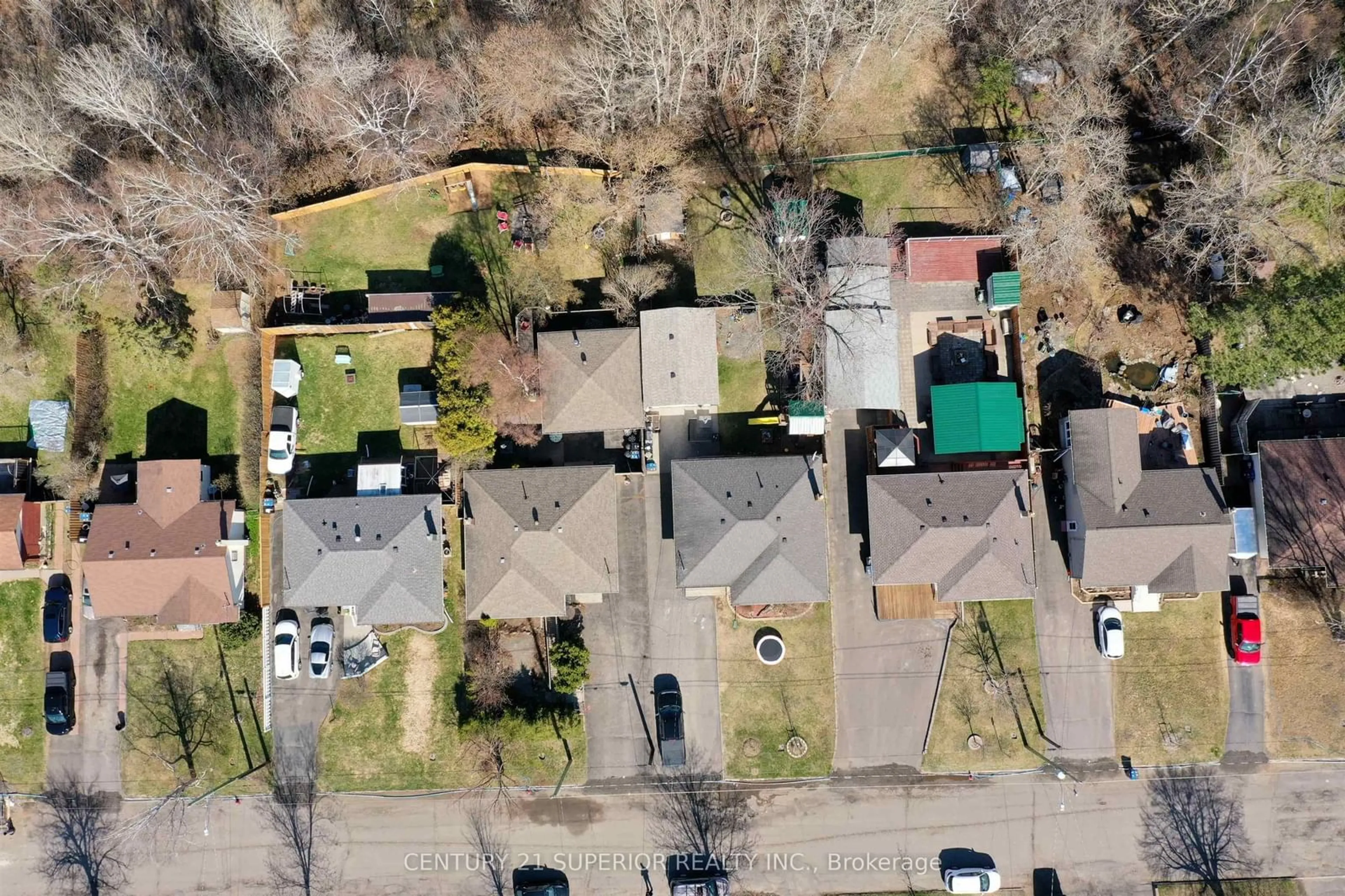 A pic from outside/outdoor area/front of a property/back of a property/a pic from drone, street for 43 Strathcona Ave, Thunder Bay Ontario P7A 1R8