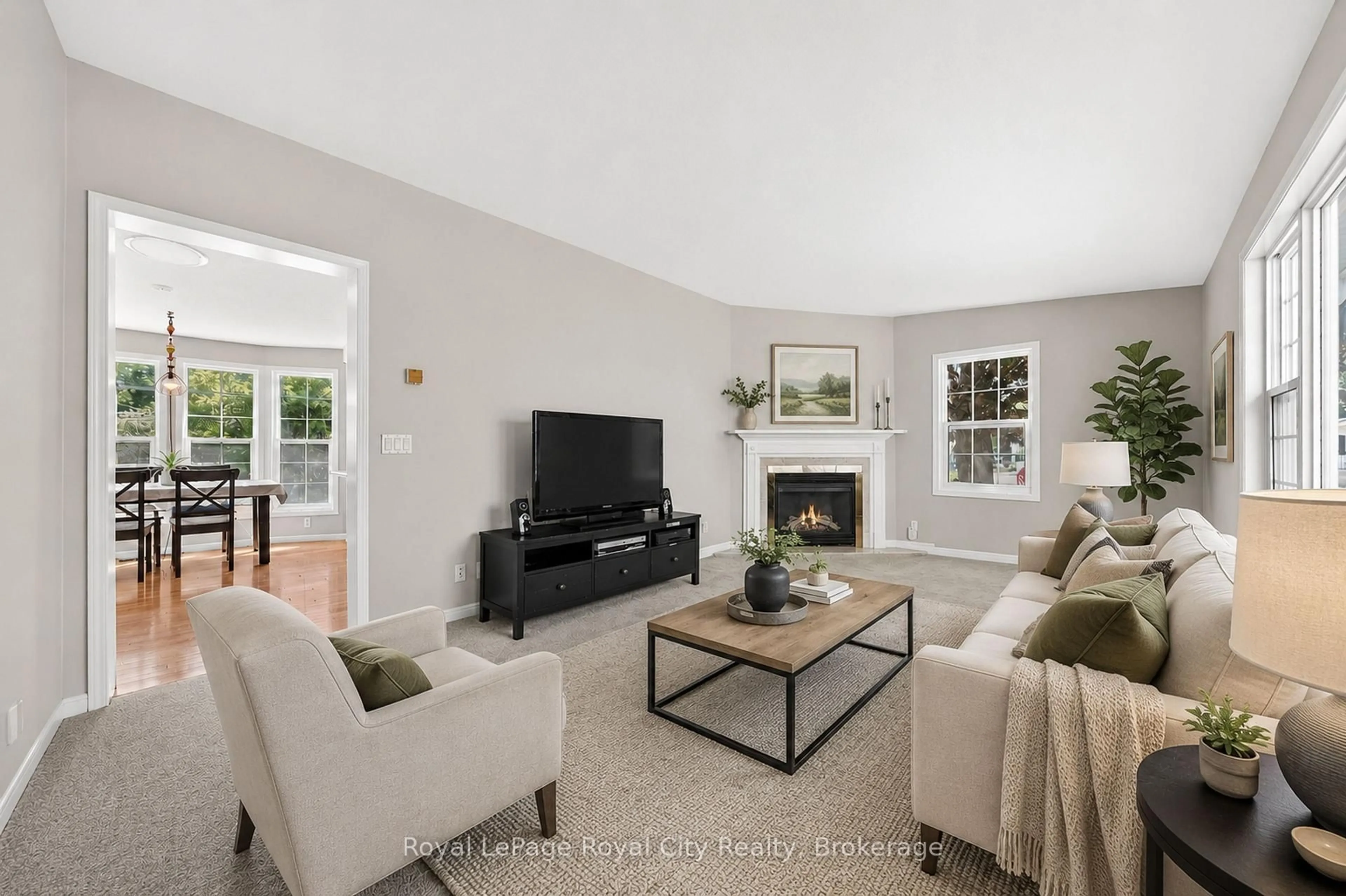 Living room with furniture, unknown for 1 Pine Lane, Puslinch Ontario N0B 2J0
