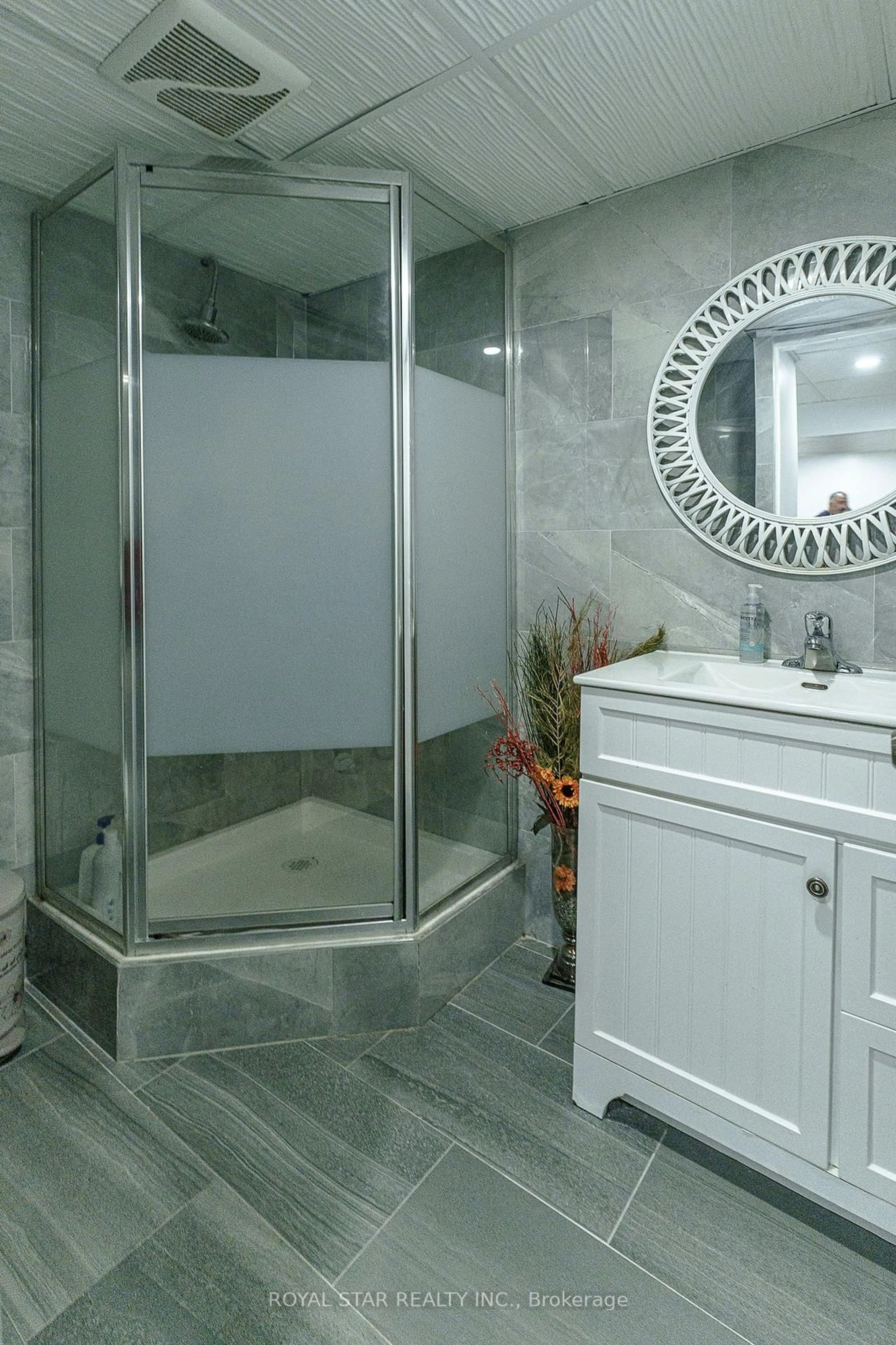 Contemporary bathroom, ceramic/tile floor for 6540 Twenty Rd, Hamilton Ontario L0R 1P0