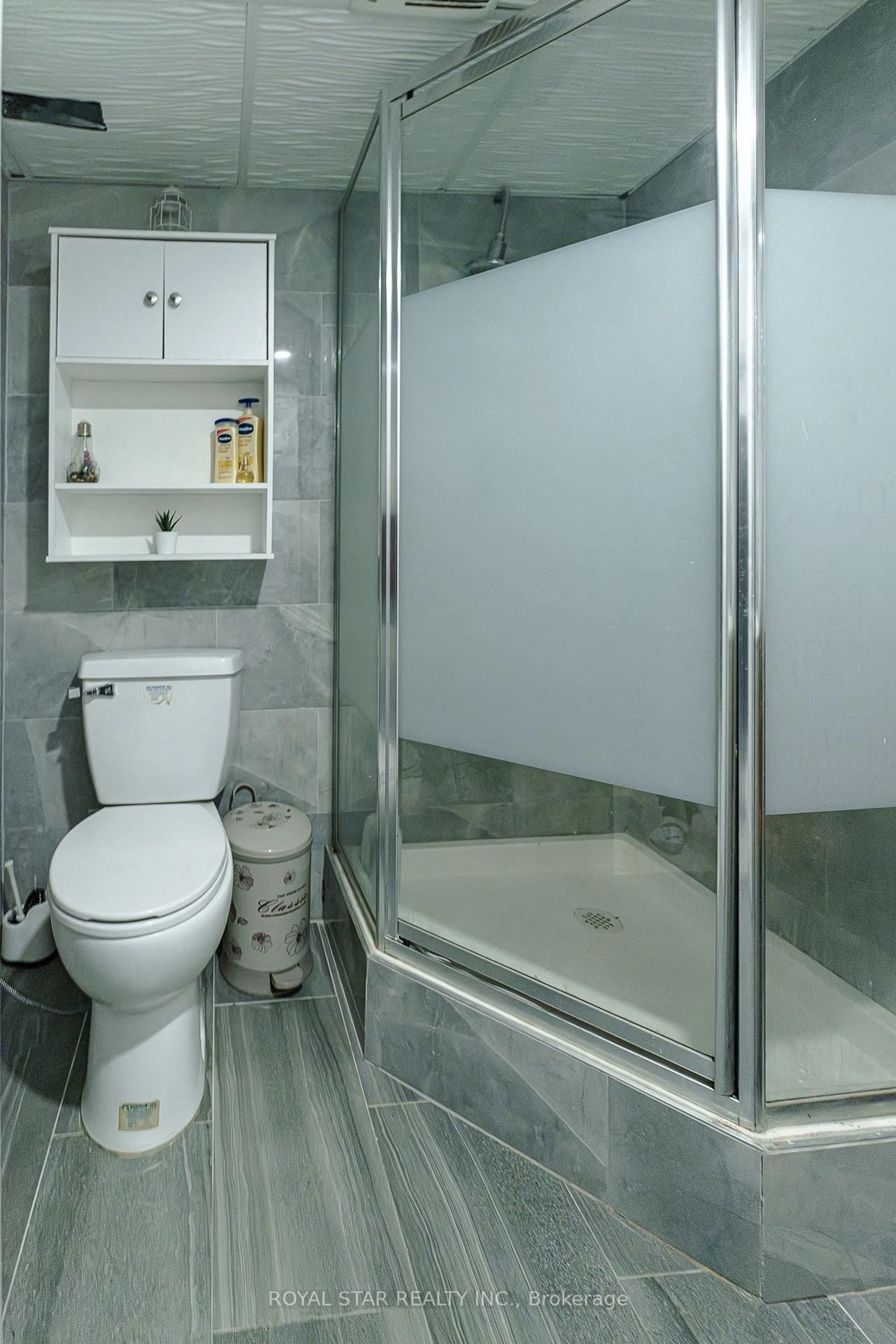 Standard bathroom, unknown for 6540 Twenty Rd, Hamilton Ontario L0R 1P0