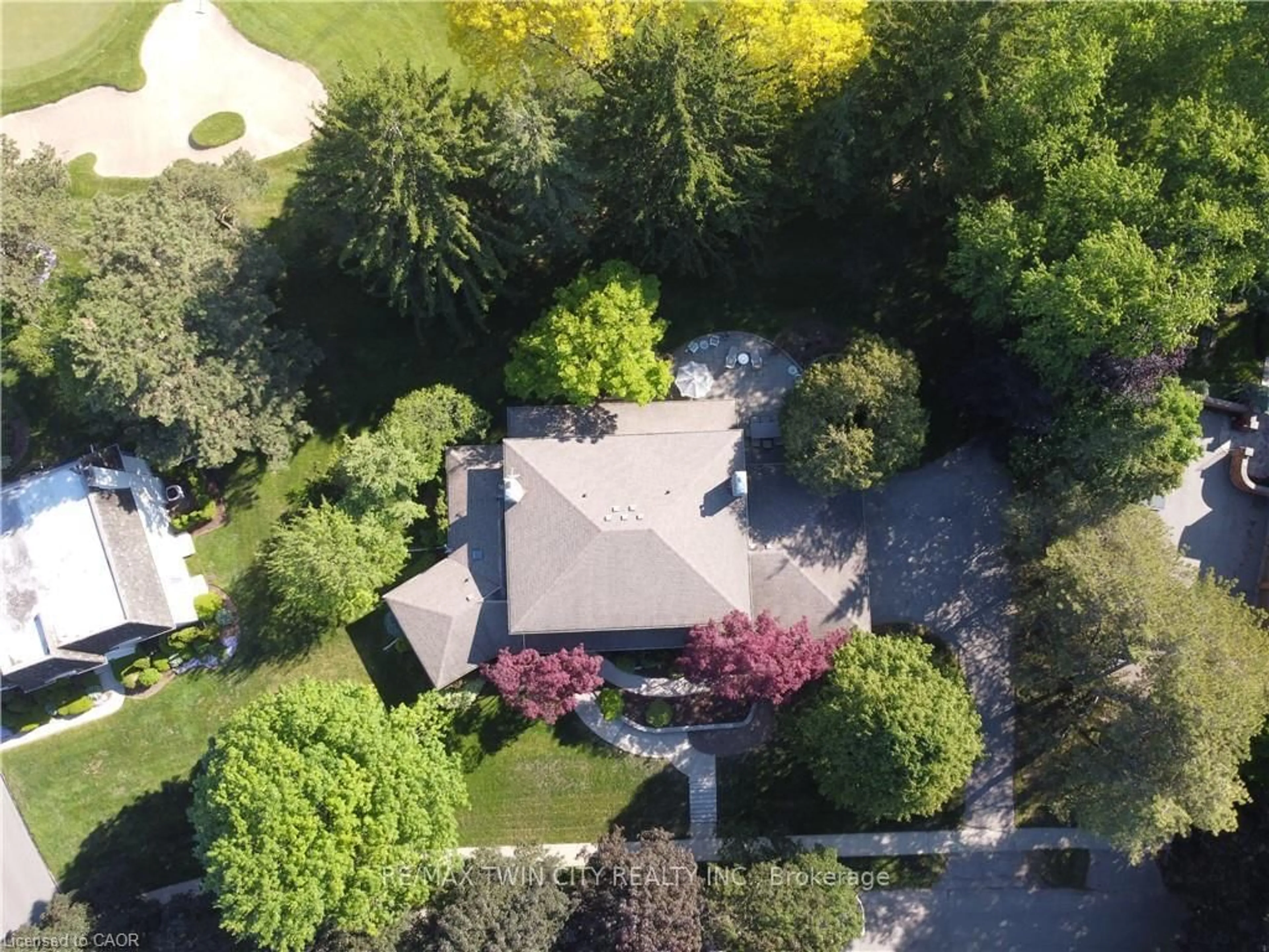 A pic from outside/outdoor area/front of a property/back of a property/a pic from drone, street for 61 Huntley Cres, Kitchener Ontario N2M 2R4