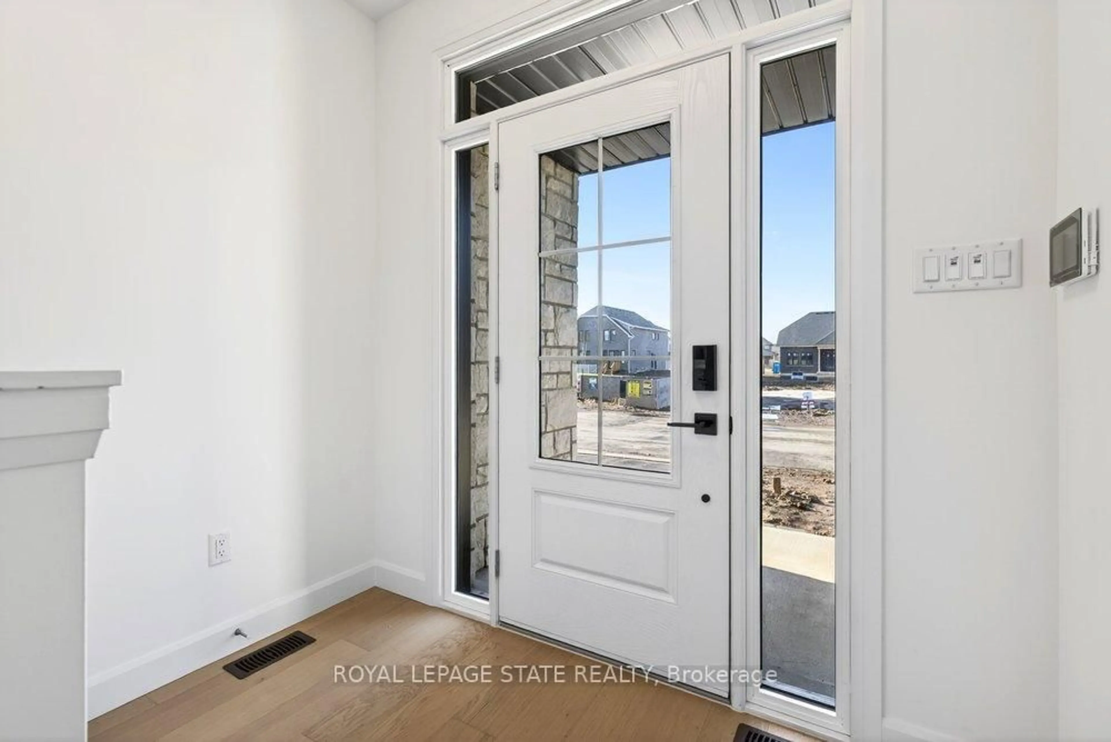 Indoor entryway for 100 Watershore Dr #Lot 2, Hamilton Ontario L8E 0C1