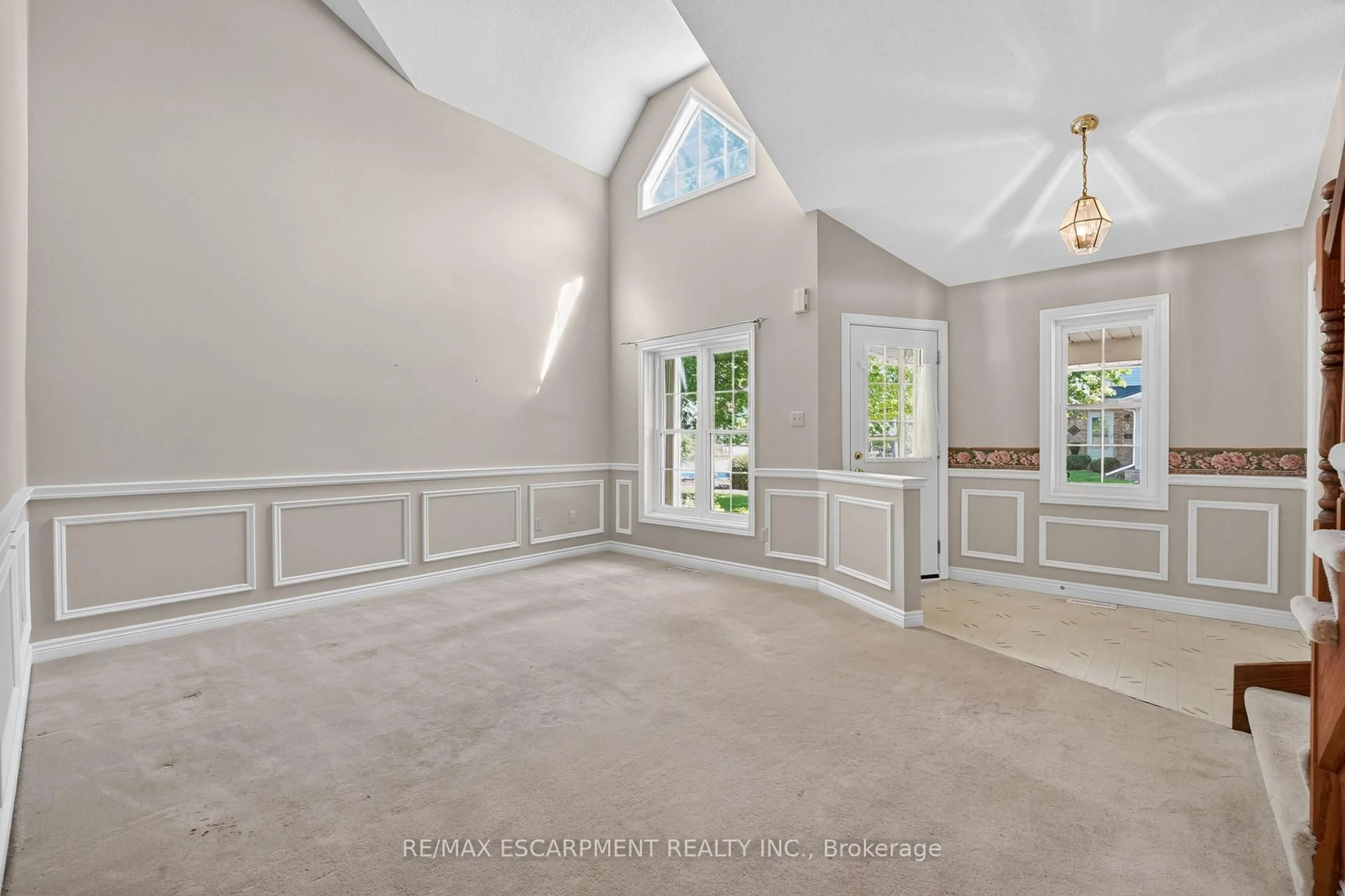 A pic of a room for 9 Wentworth Dr #2, Grimsby Ontario L3M 5H9