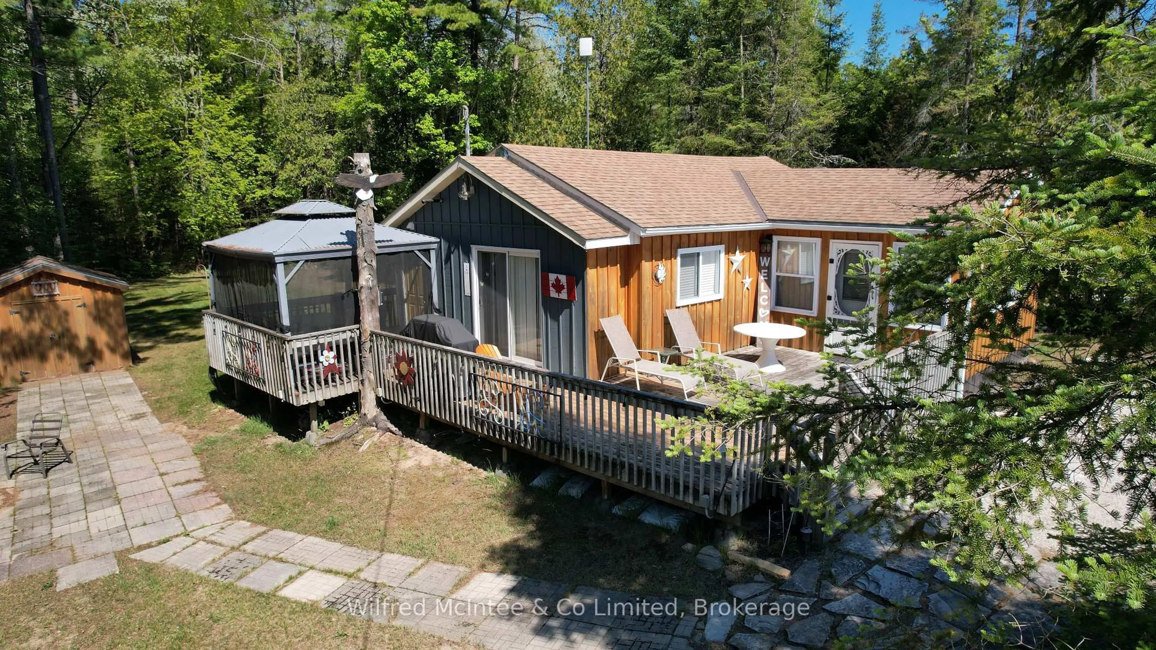 A pic from outside/outdoor area/front of a property/back of a property/a pic from drone, street for 220 Ogimah Rd, Native Leased Lands Ontario N0H 2G0