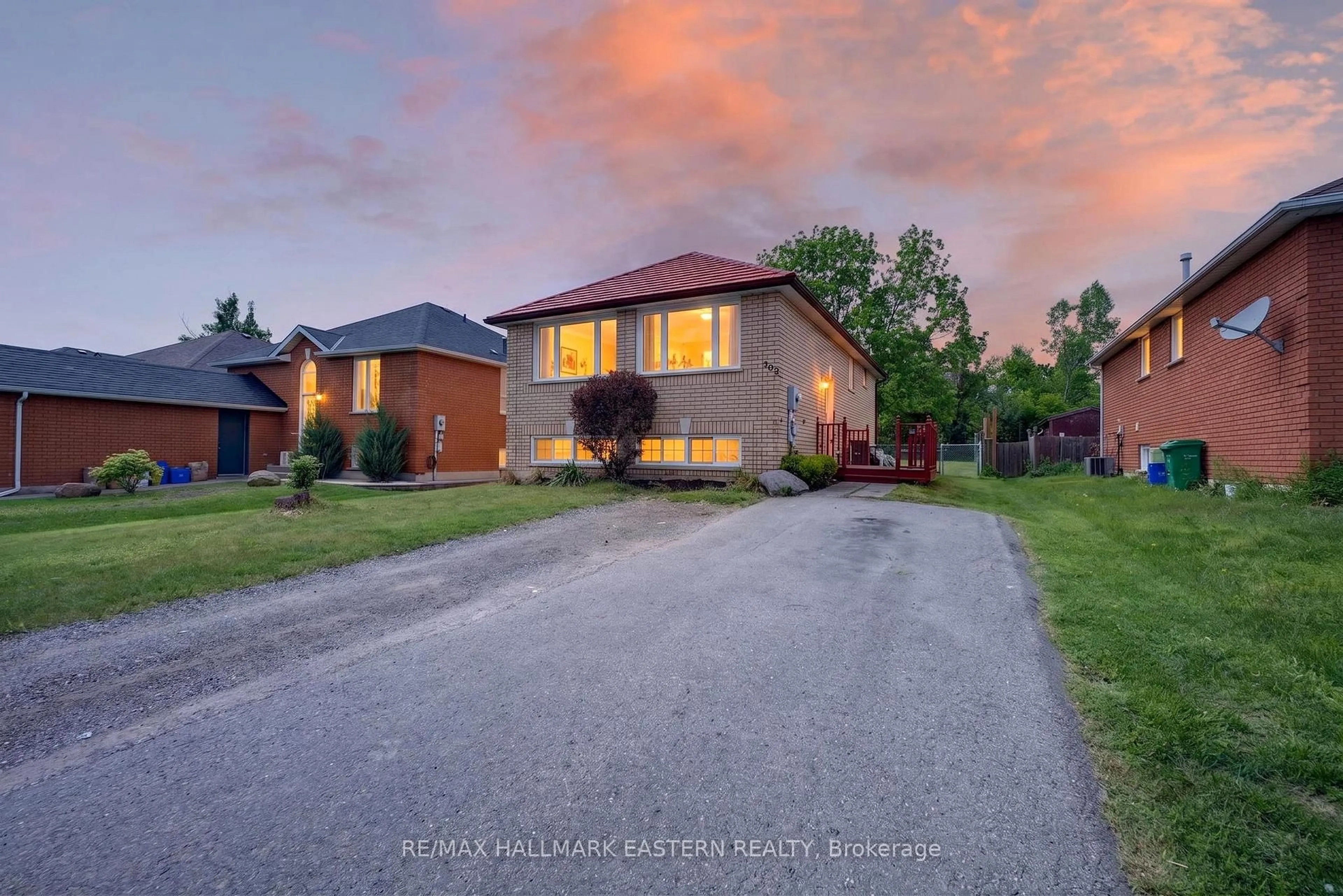 A pic from outside/outdoor area/front of a property/back of a property/a pic from drone, street for 168 TOWERHILL Rd, Peterborough Ontario K9H 7M8