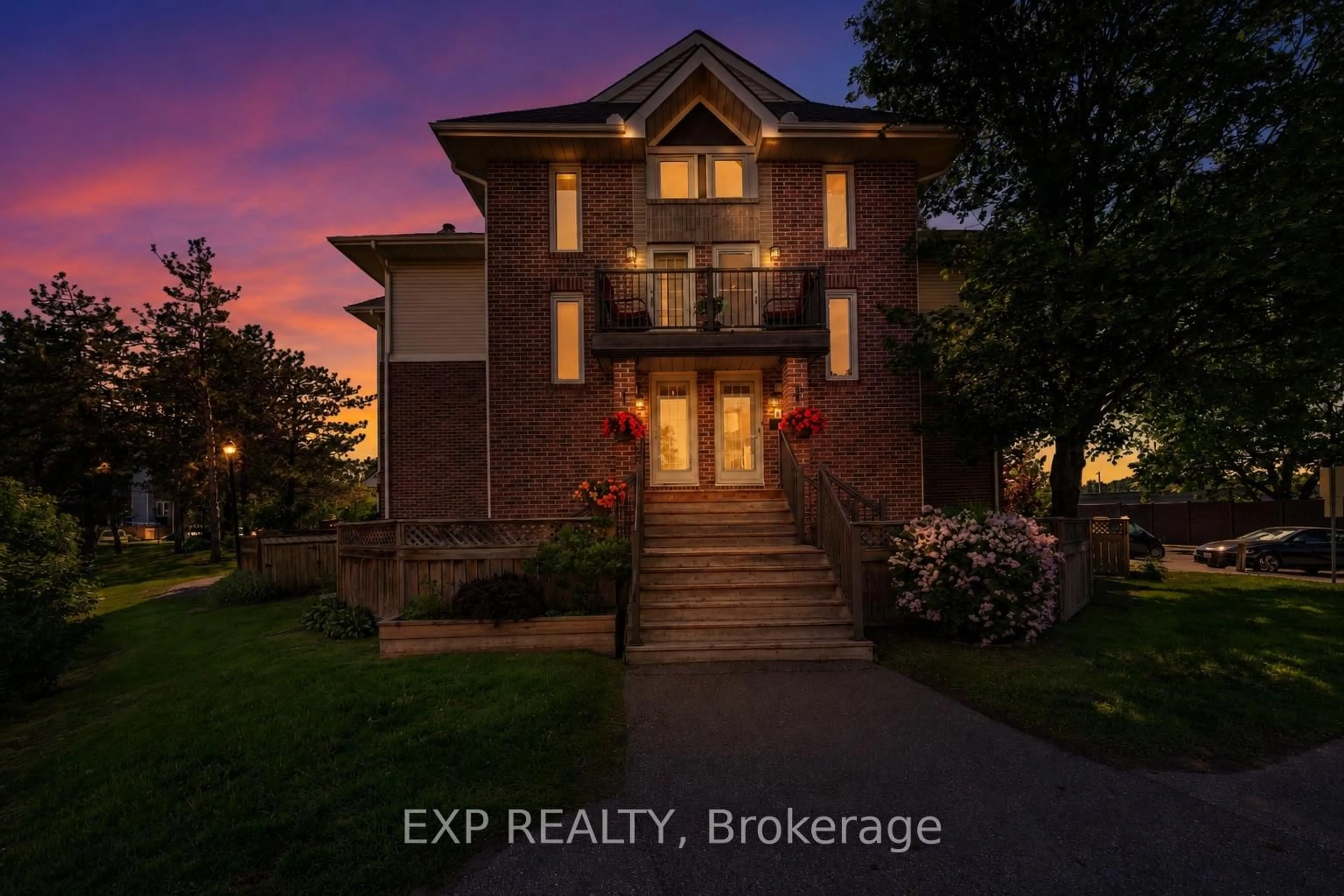 Indoor entryway for 2 Stonebank Cres #7, Ottawa Ontario K2H 9M1