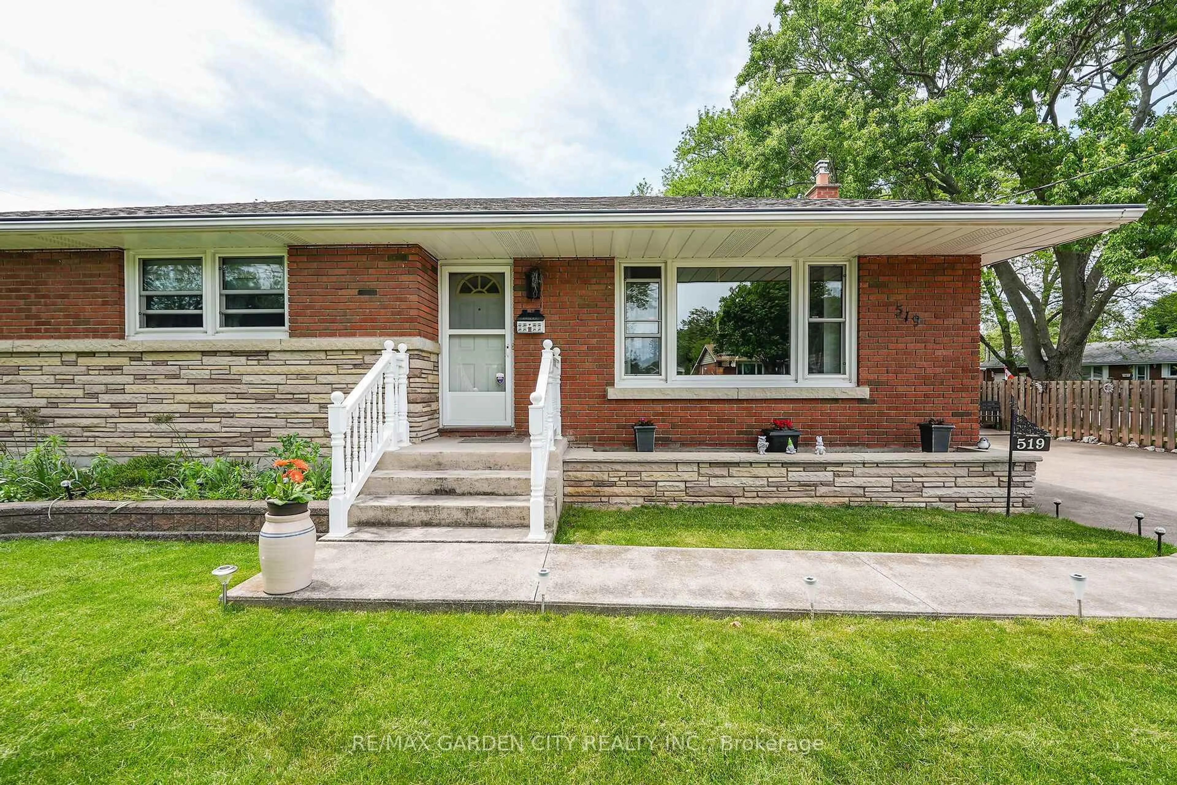 Home with brick exterior material, street for 519 Bunting Rd, St. Catharines Ontario L2M 3A9