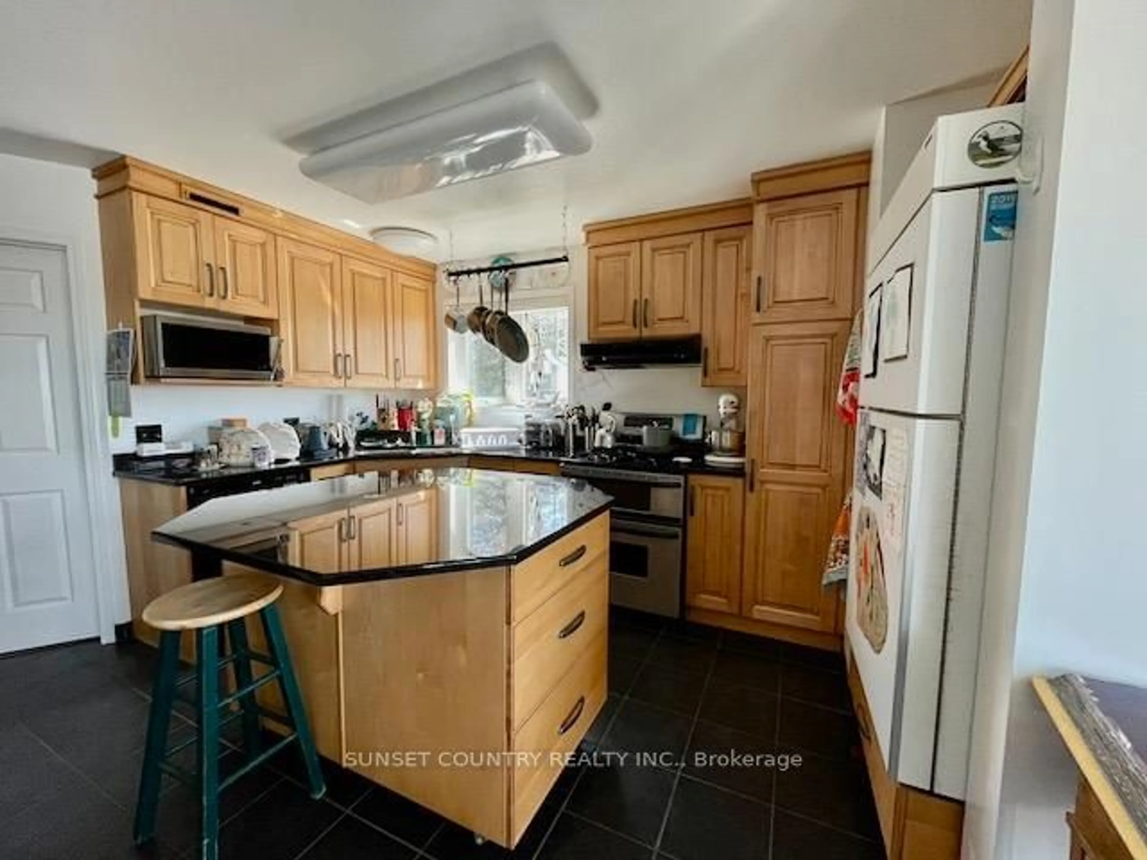 Standard kitchen, unknown for 164 Doves Rd, Kenora Remote Area Ontario P0V 2J0