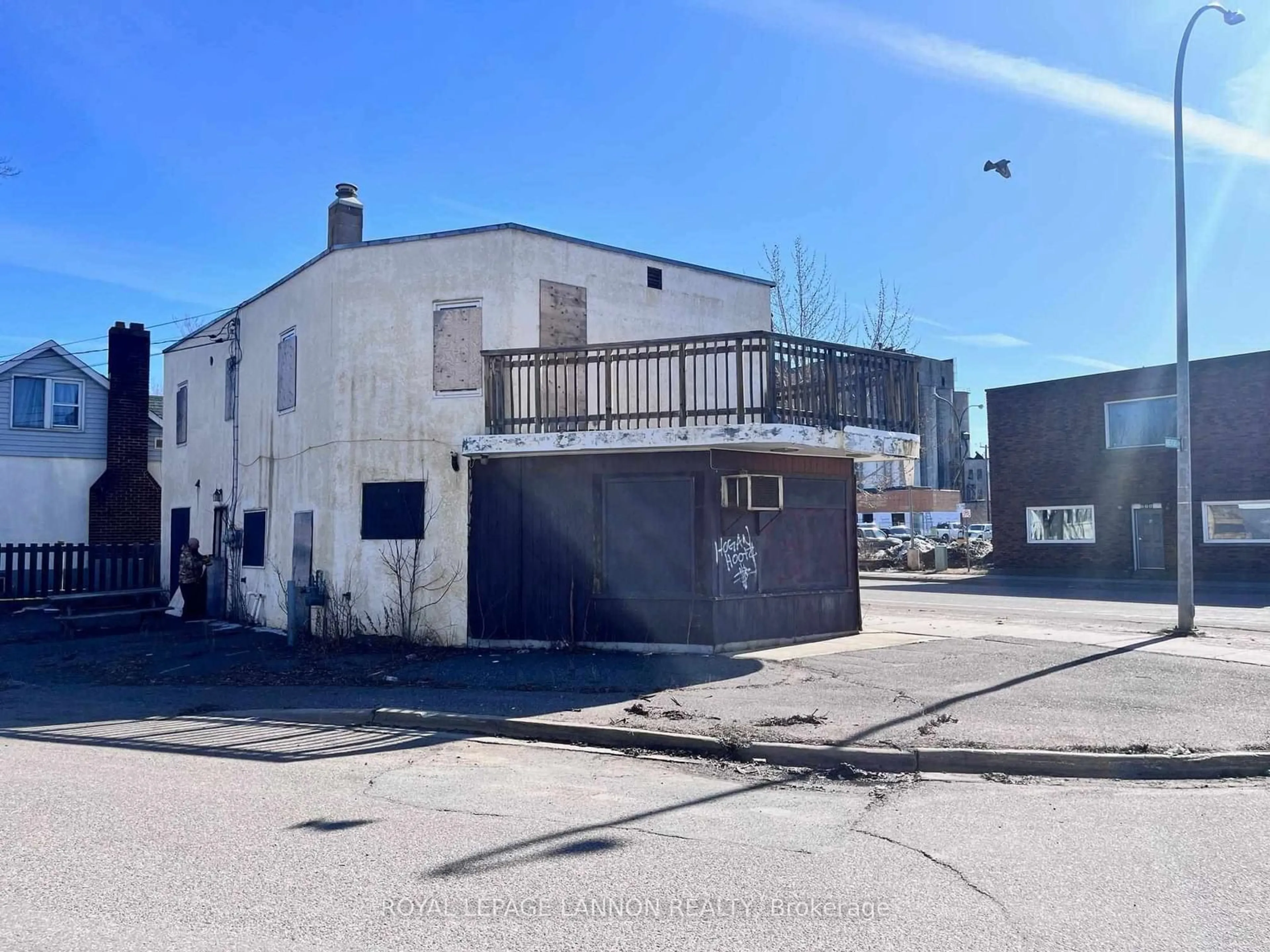 Unknown for 593 Syndicate Ave, Thunder Bay Ontario P7E 1E6