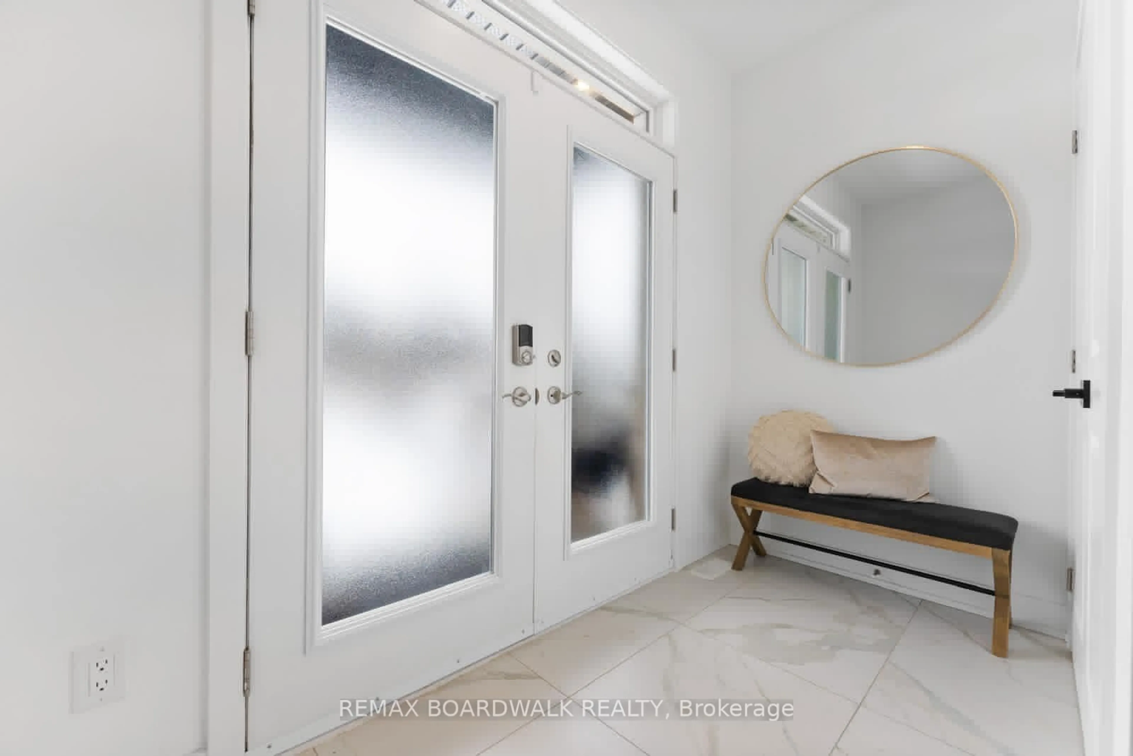 Indoor entryway for 52 Big Dipper St, Ottawa Ontario K4M 0L7
