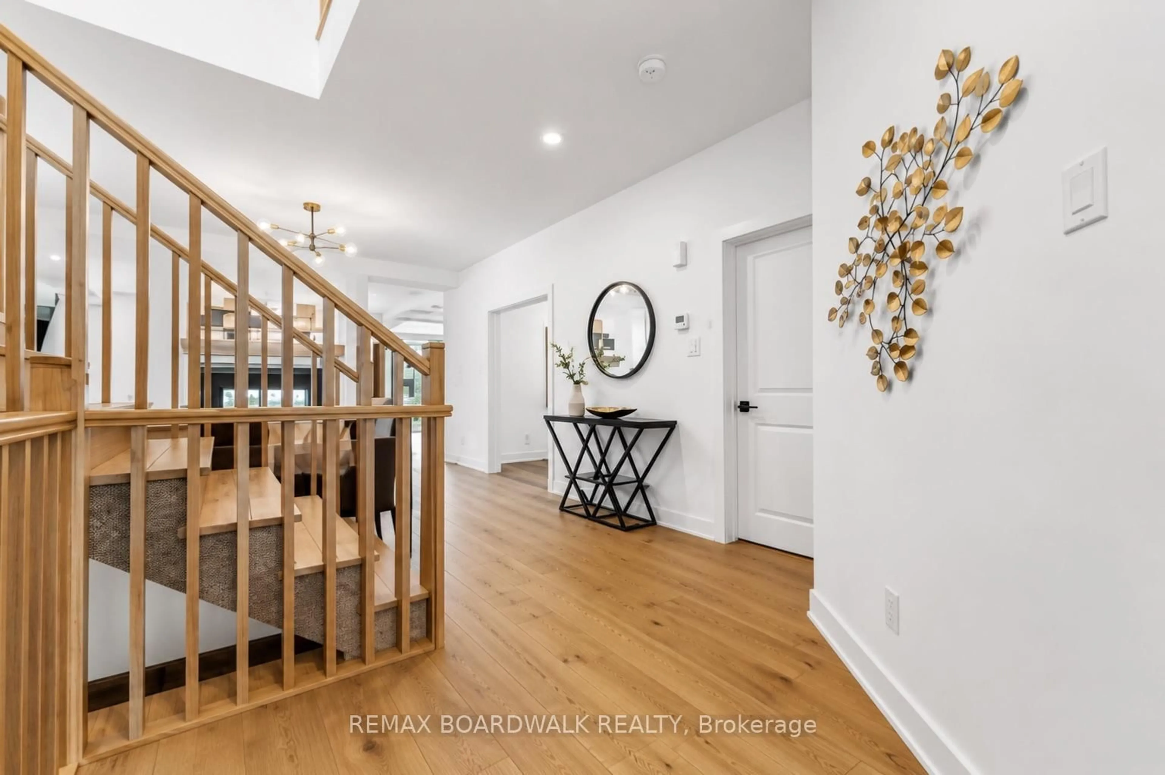 Indoor entryway for 52 Big Dipper St, Ottawa Ontario K4M 0L7