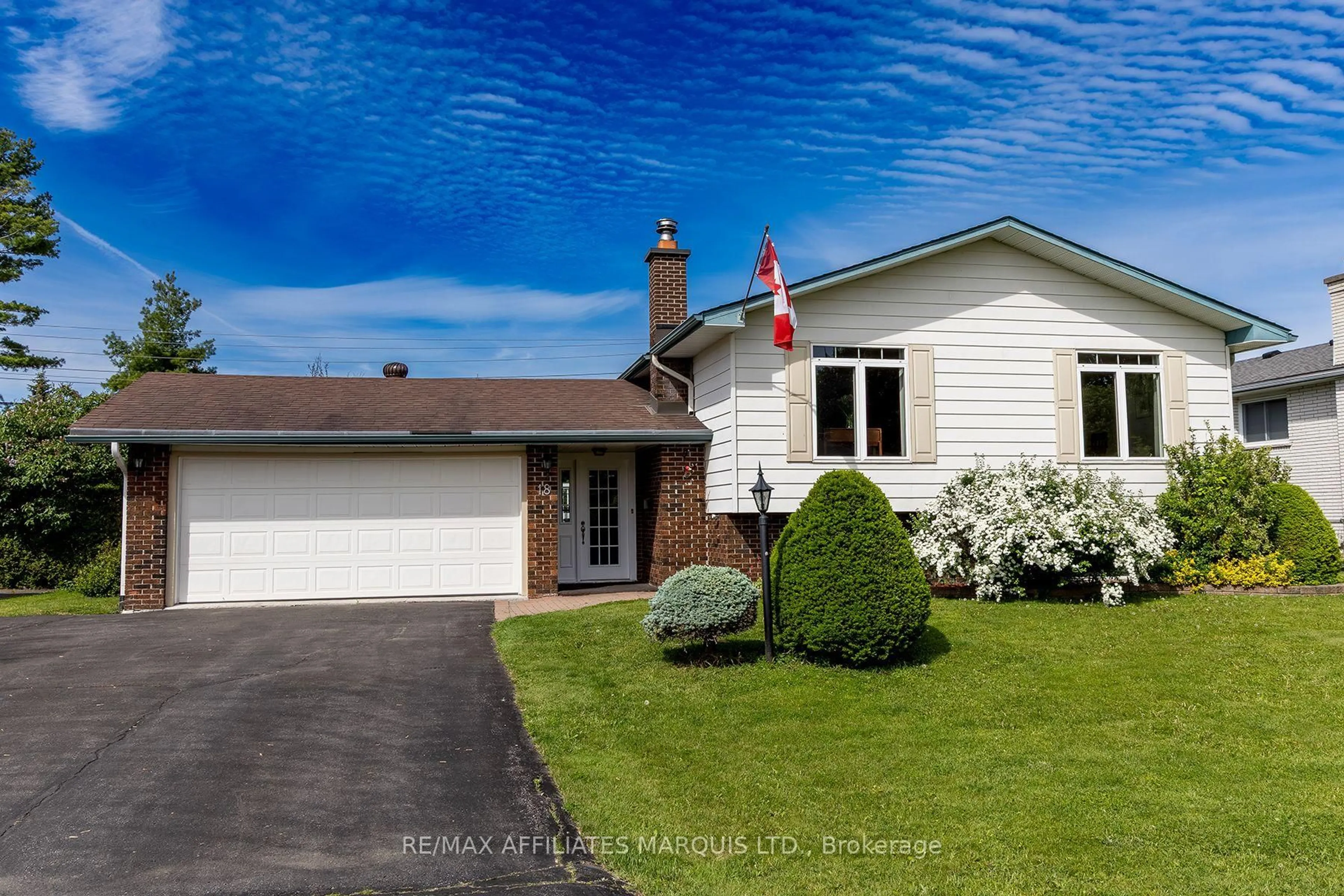A pic from outside/outdoor area/front of a property/back of a property/a pic from drone, street for 18 Westwinds Dr, South Dundas Ontario K0C 1X0