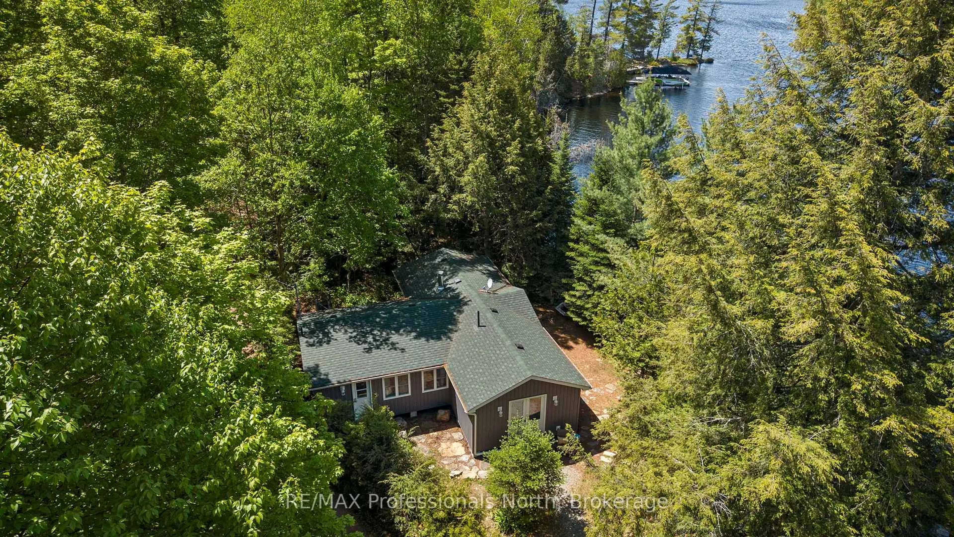 A pic from outside/outdoor area/front of a property/back of a property/a pic from drone, water/lake/river/ocean view for 1106-1 Oxbow Lake Rd, Lake of Bays Ontario P0B 1L0