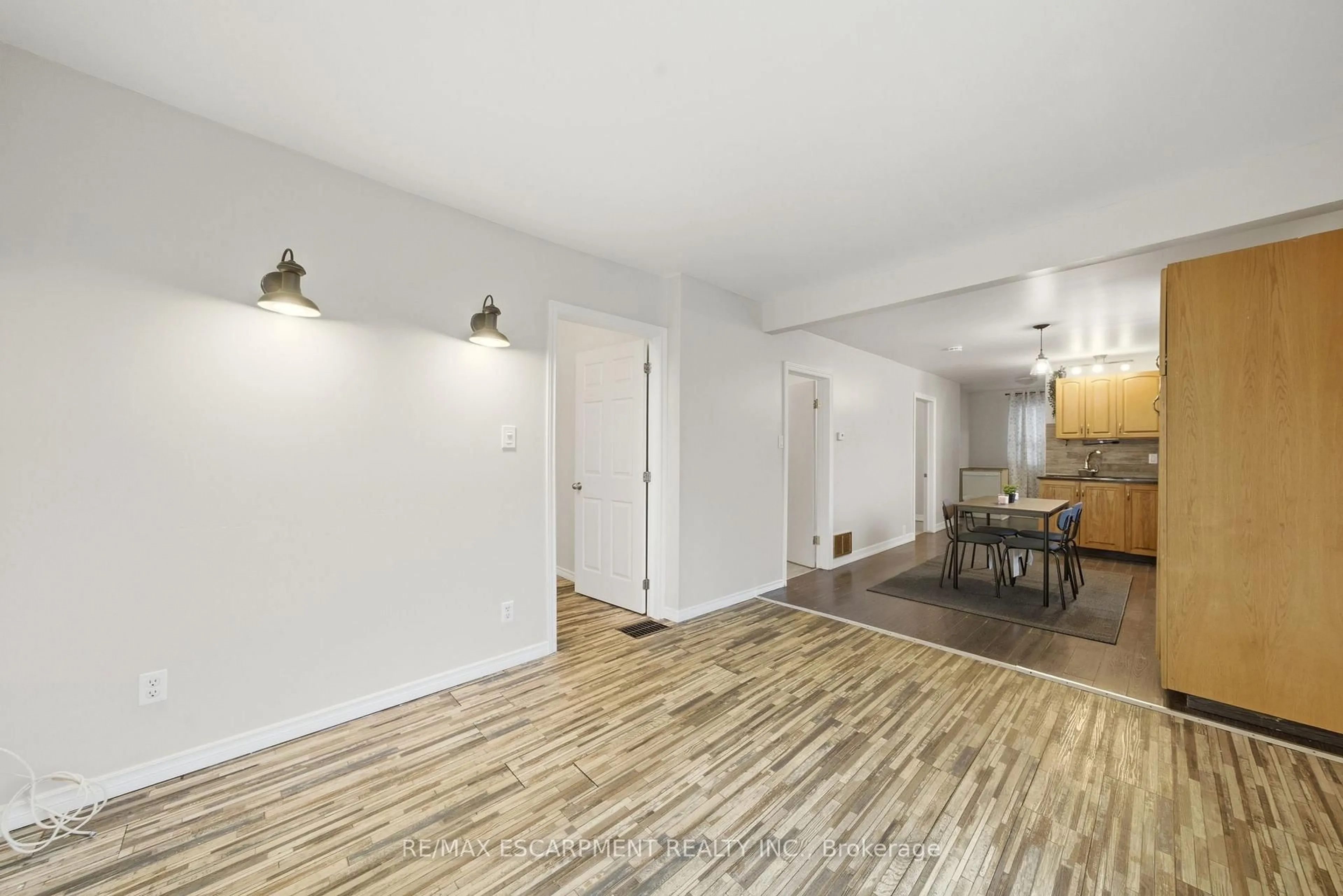 A pic of a room for 107 Broadway St, Welland Ontario L3C 5L6