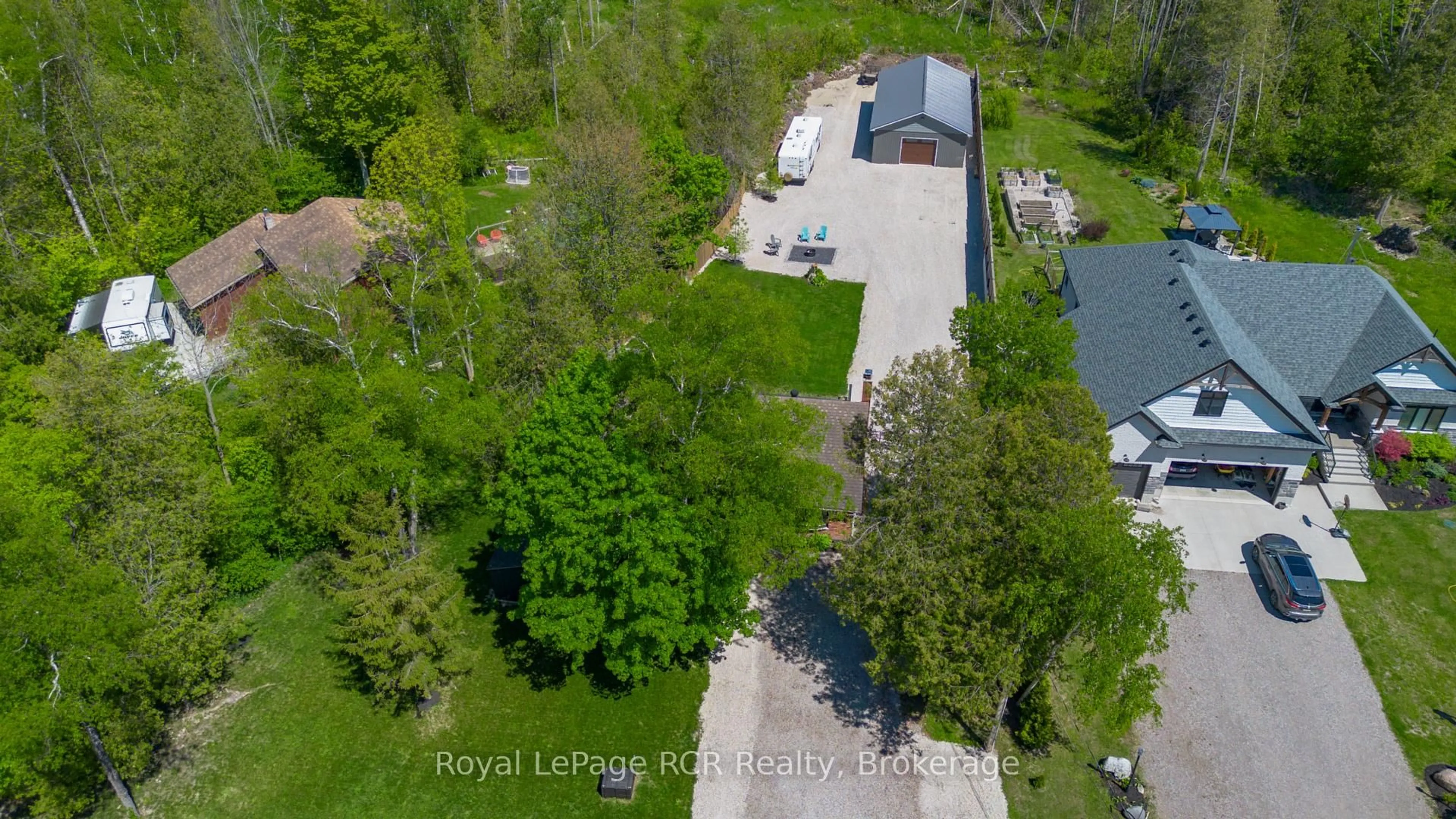 A pic from outside/outdoor area/front of a property/back of a property/a pic from drone, street for 299 Victoria St, Kincardine Ontario N0G 2T0
