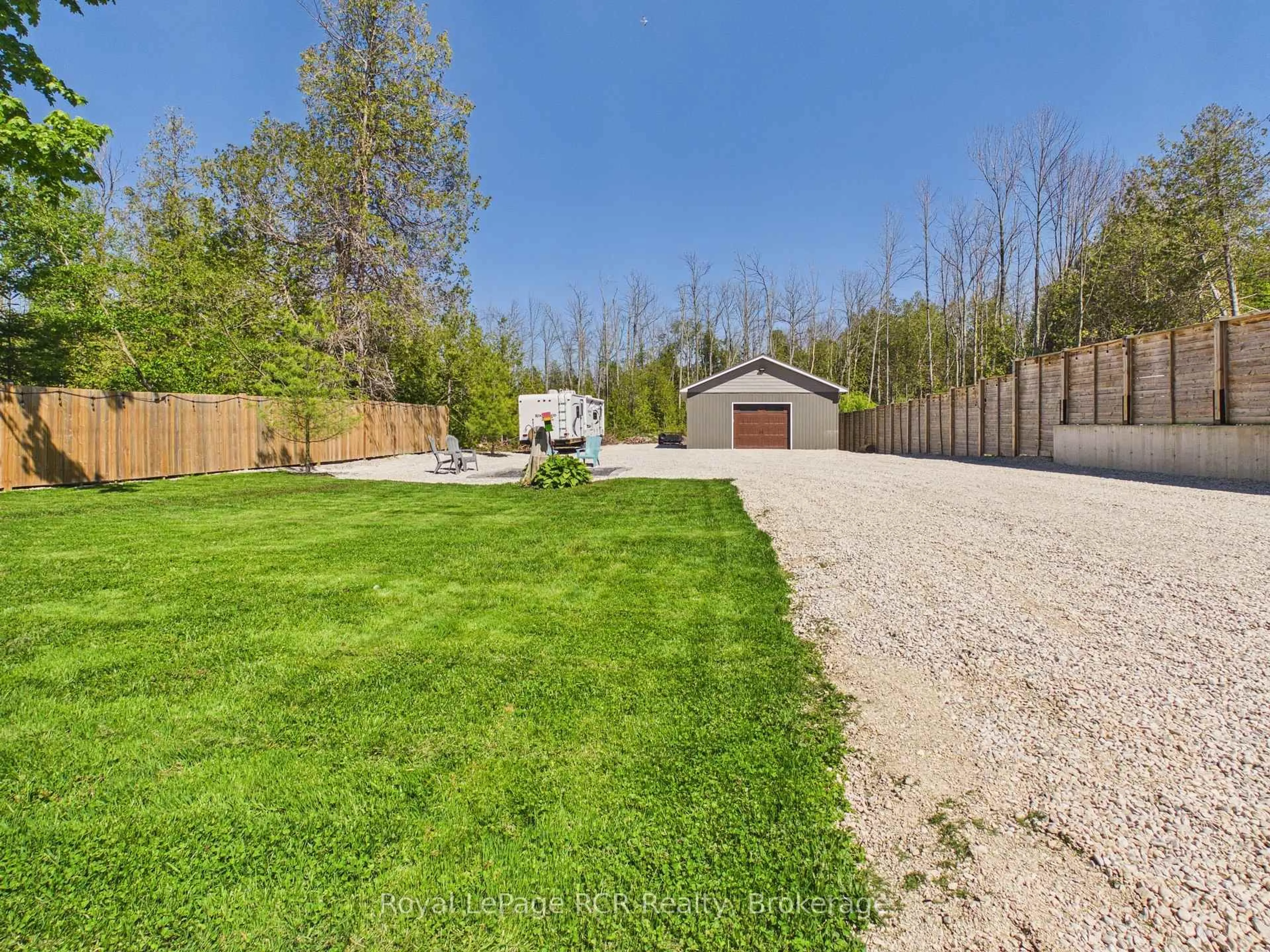 A pic from outside/outdoor area/front of a property/back of a property/a pic from drone, unknown for 299 Victoria St, Kincardine Ontario N0G 2T0