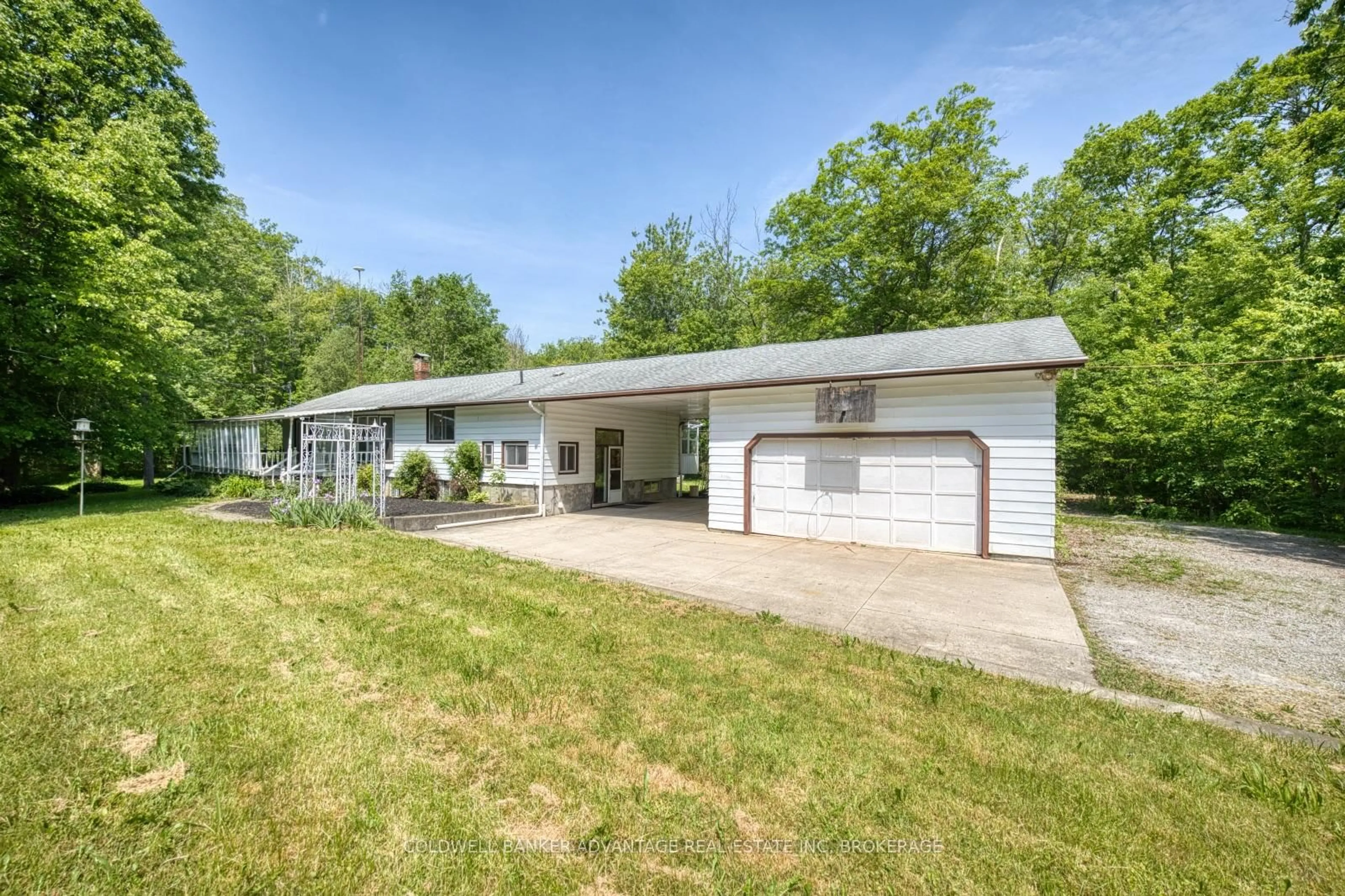 A pic from outside/outdoor area/front of a property/back of a property/a pic from drone, unknown for 4706 Miller Rd, Port Colborne Ontario L3B 5N7