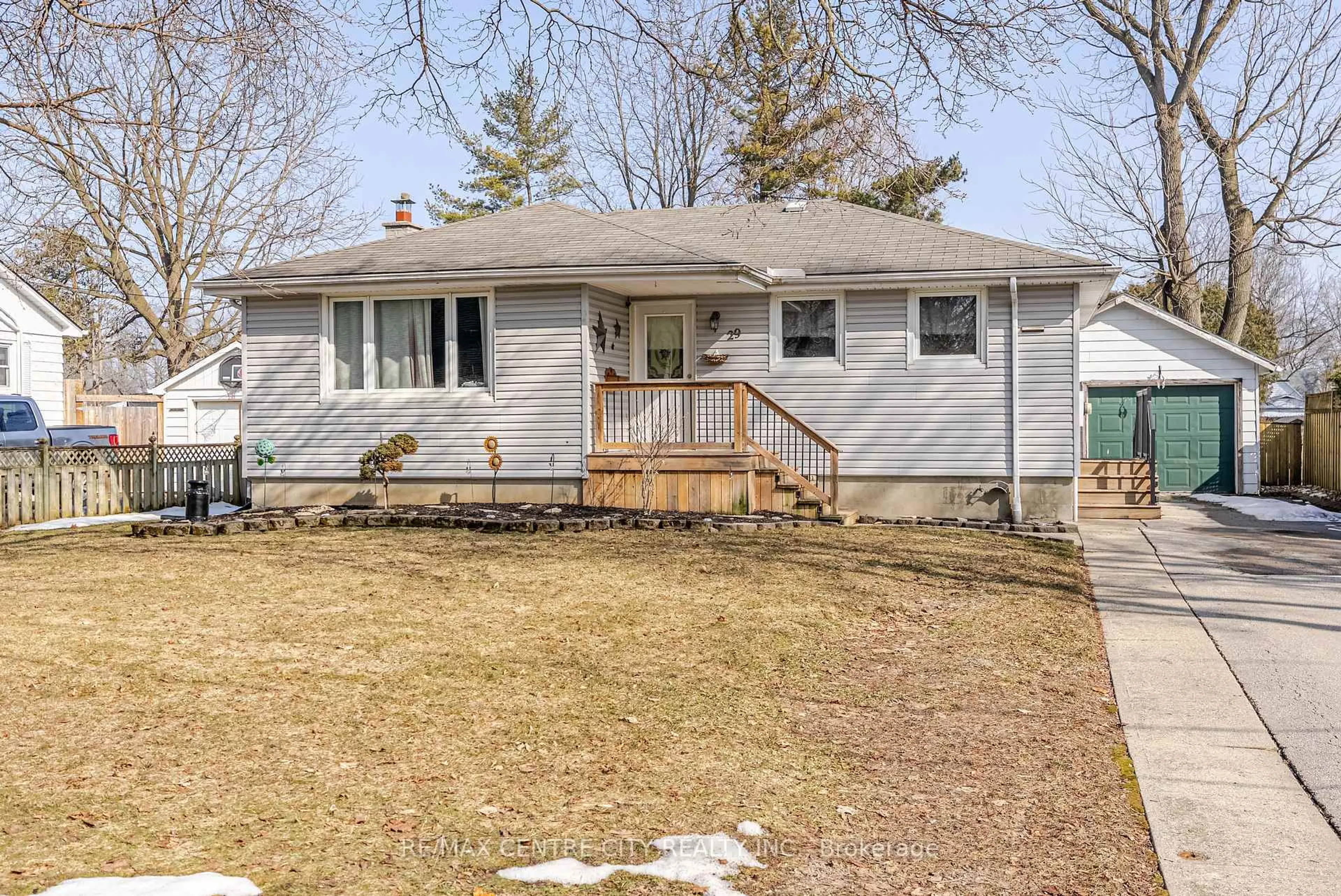 Unknown for 29 York St, Aylmer Ontario N5H 2G8
