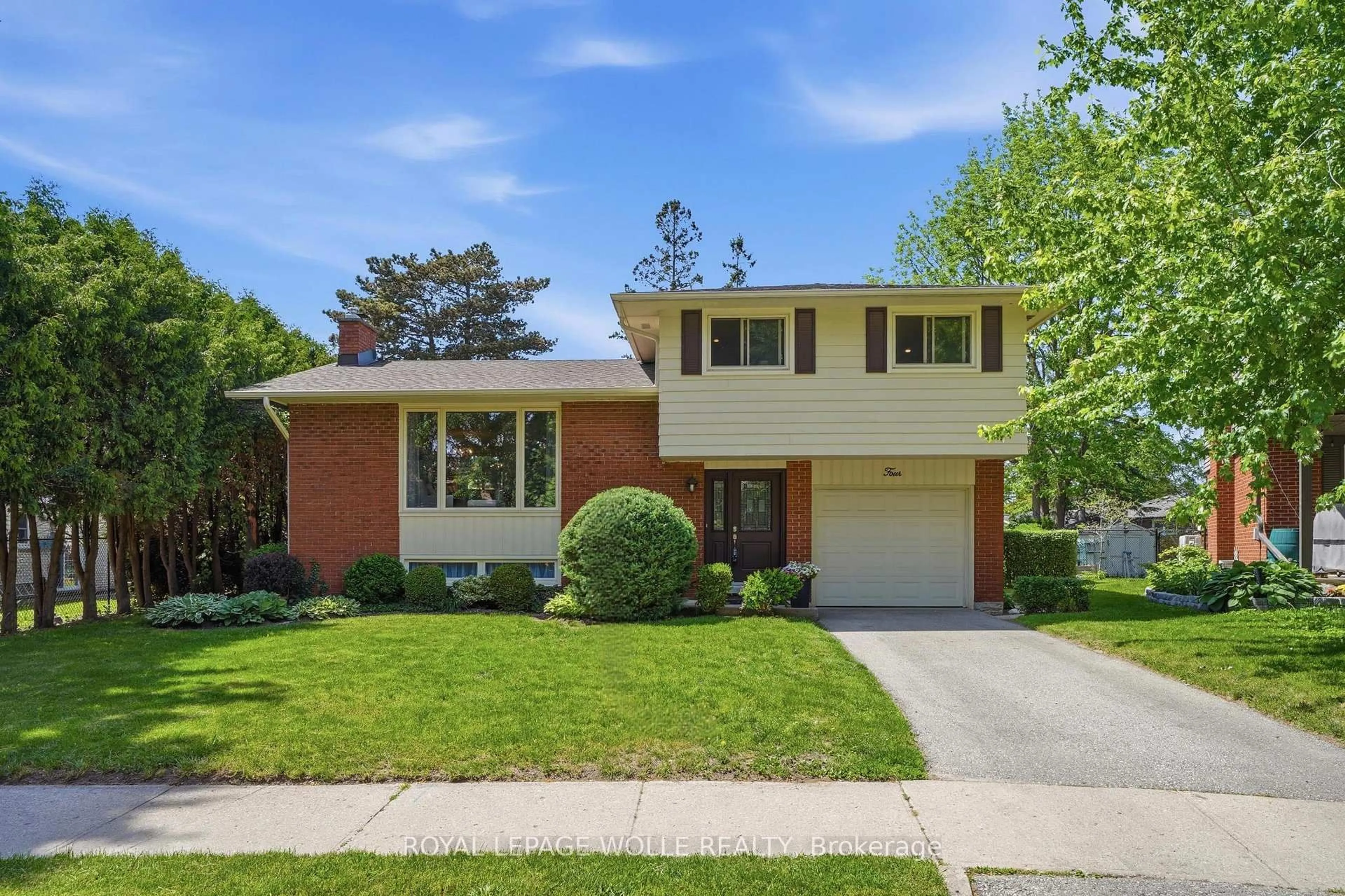 Home with brick exterior material, street for 4 Bradley Pl, Kitchener Ontario N2A 2B3