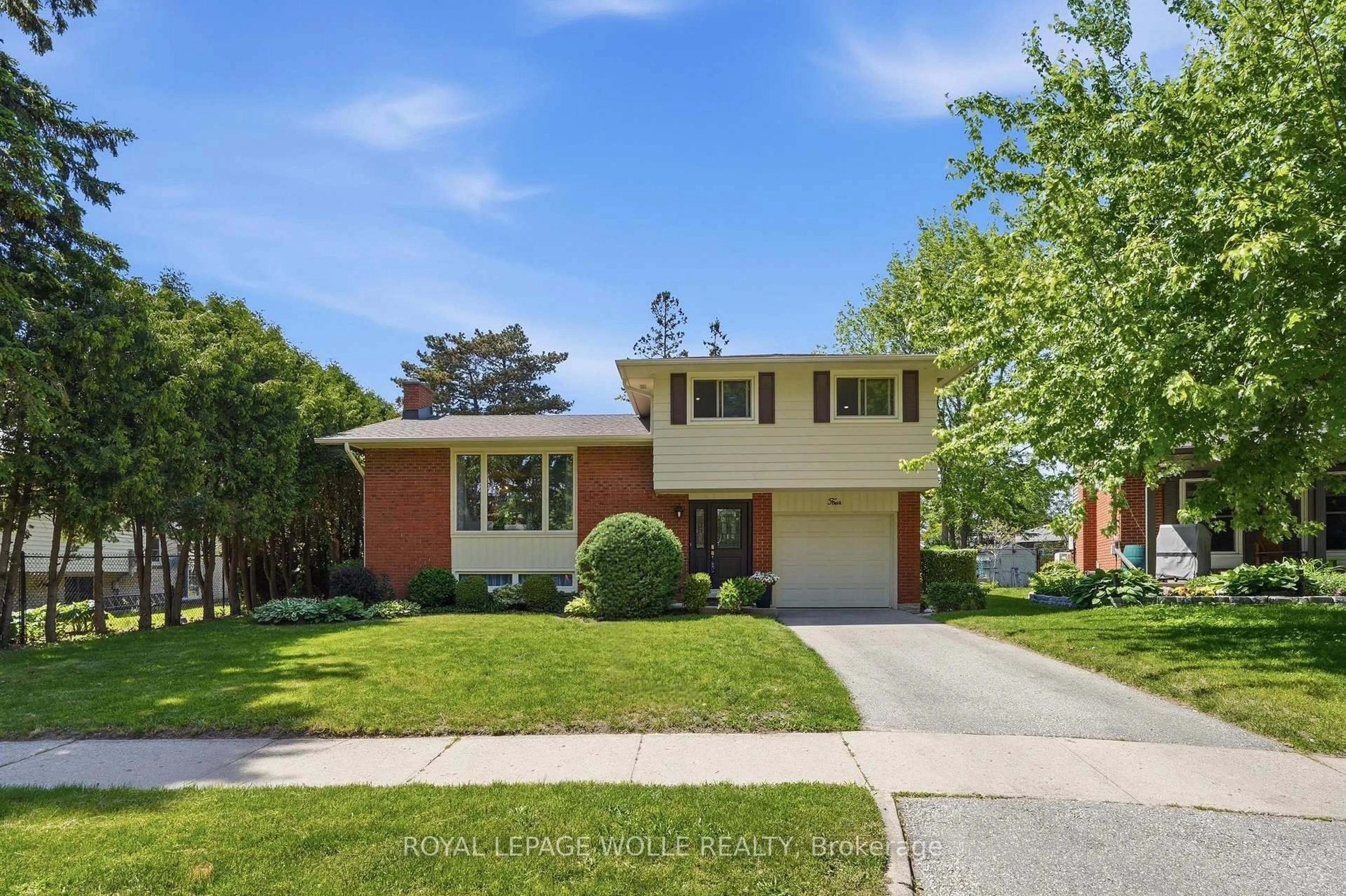 Home with brick exterior material, street for 4 Bradley Pl, Kitchener Ontario N2A 2B3