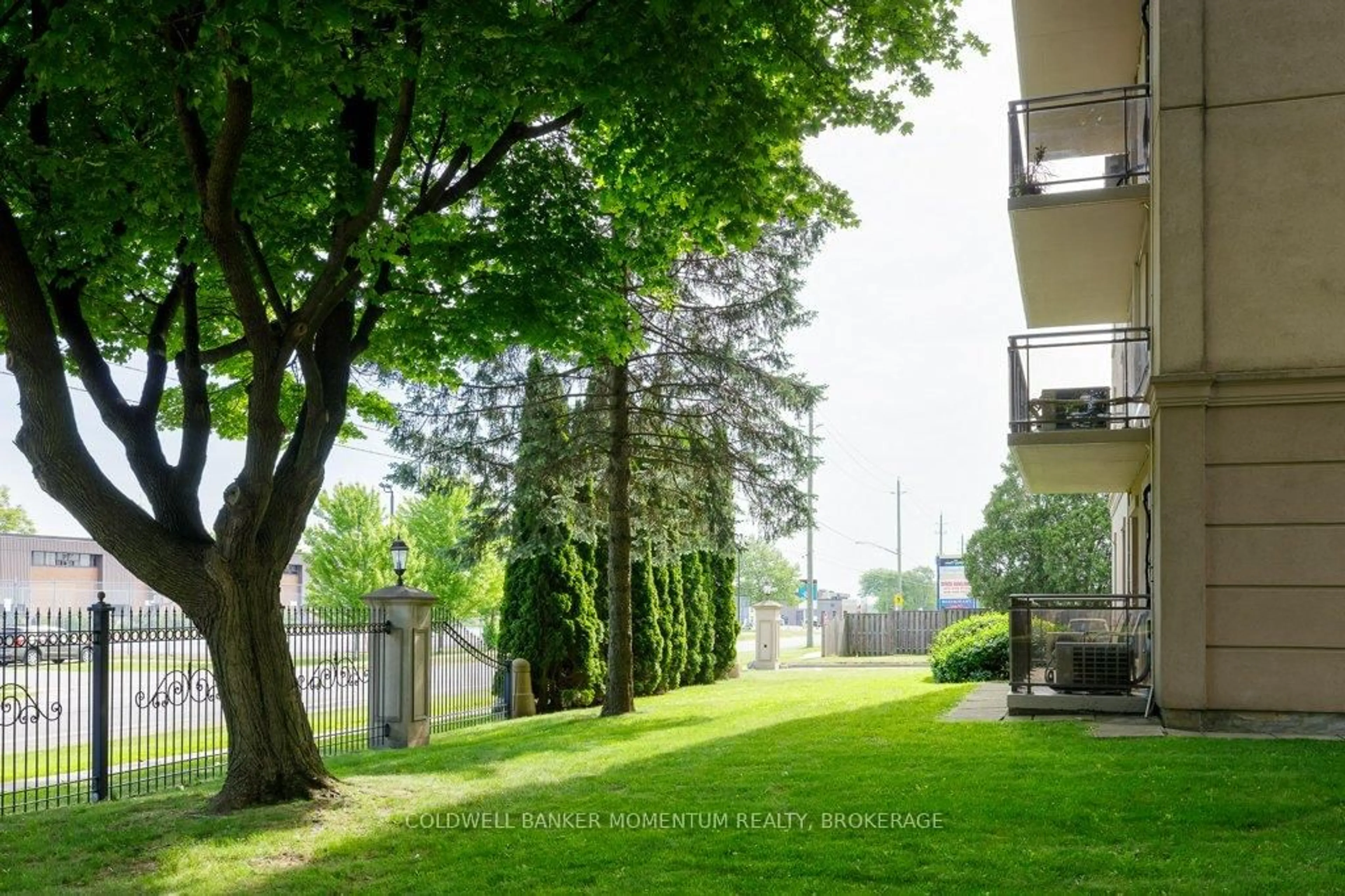 Patio, street for 6390 Huggins St #201, Niagara Falls Ontario L2J 1H1