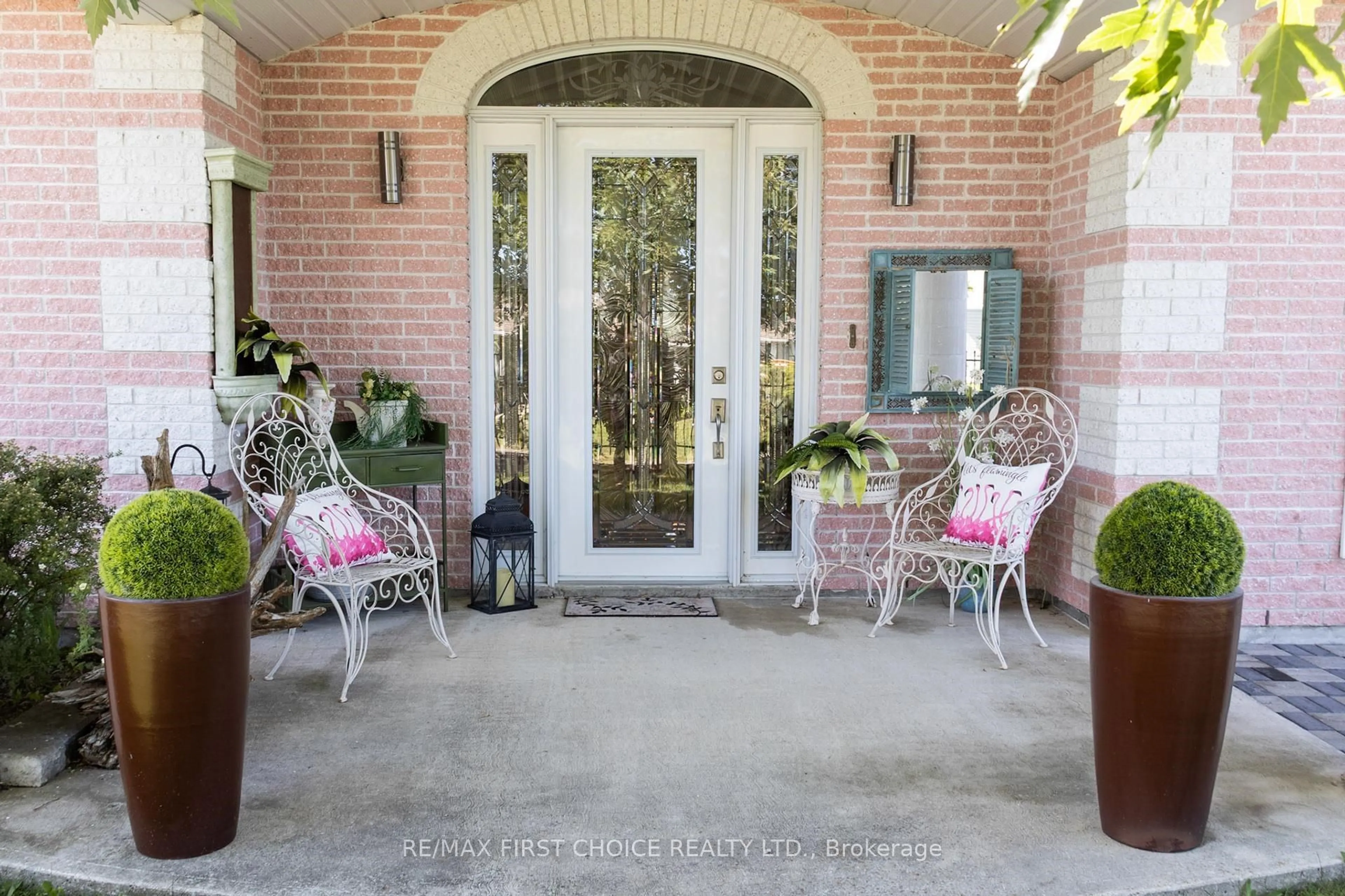 Indoor entryway for 106 Bayview St, Greenstone Ontario P0T 2A0