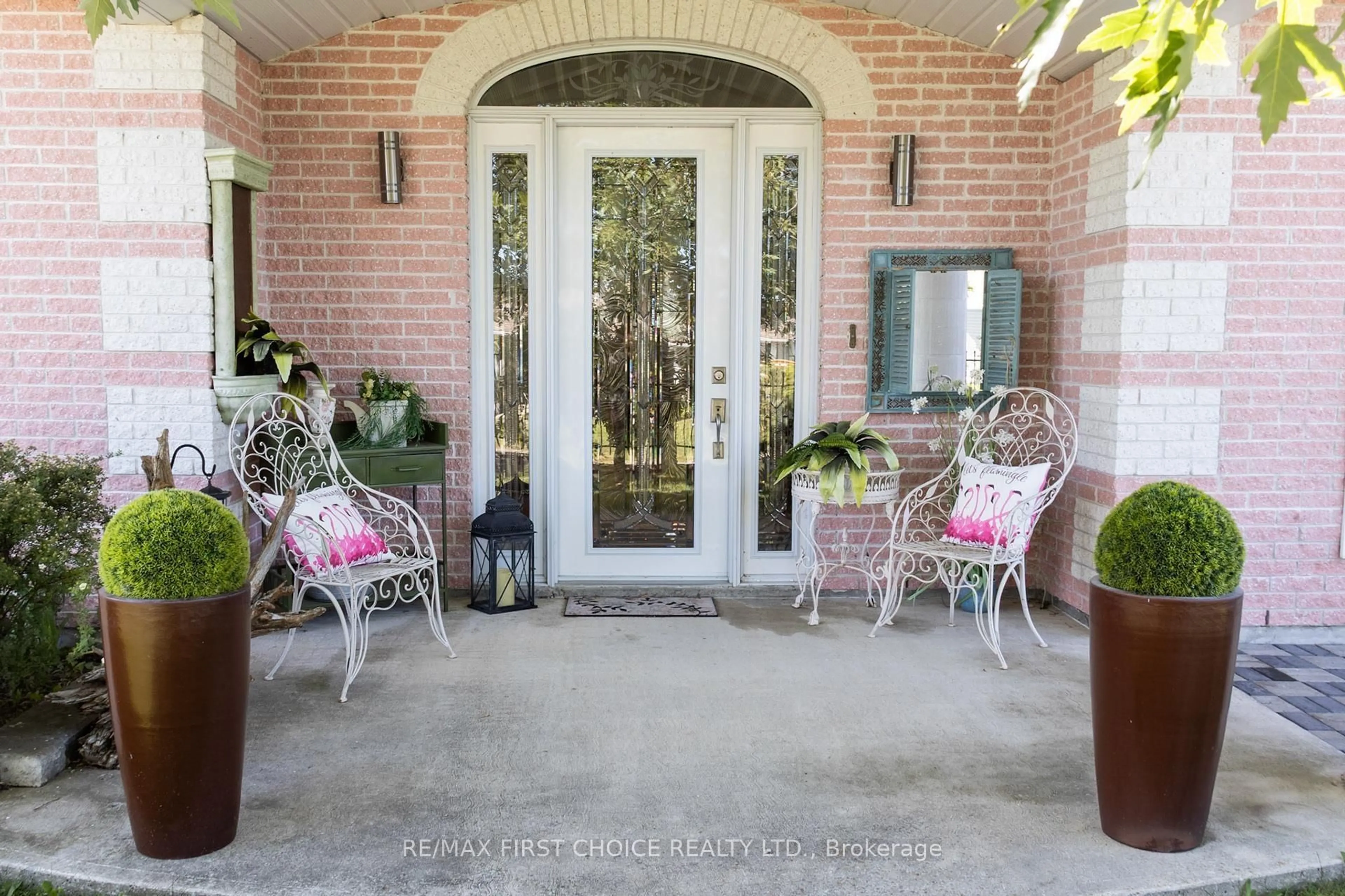 Indoor entryway for 106 Bayview St, Greenstone Ontario P0T 2A0