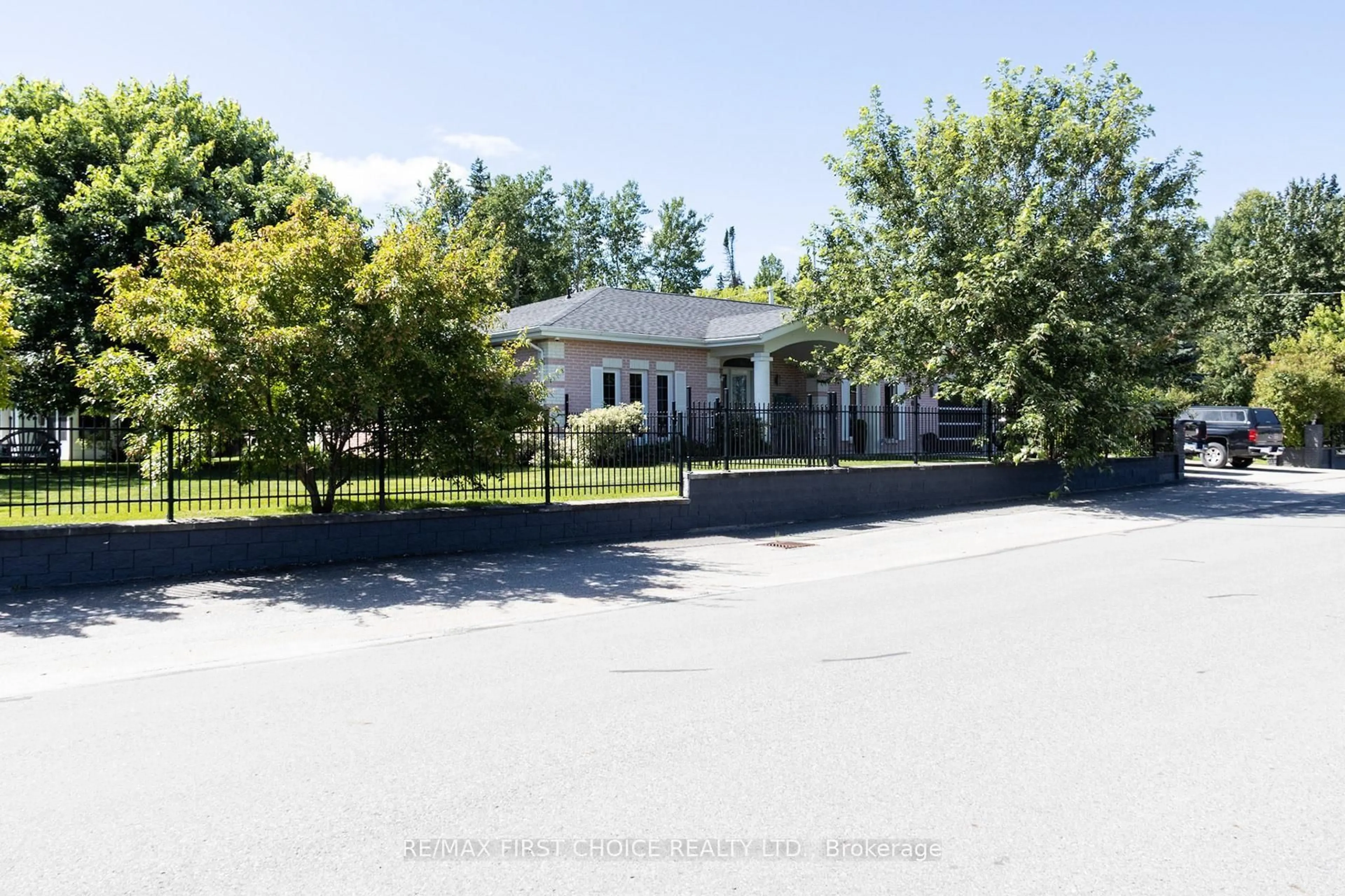 Unknown for 106 Bayview St, Greenstone Ontario P0T 2A0