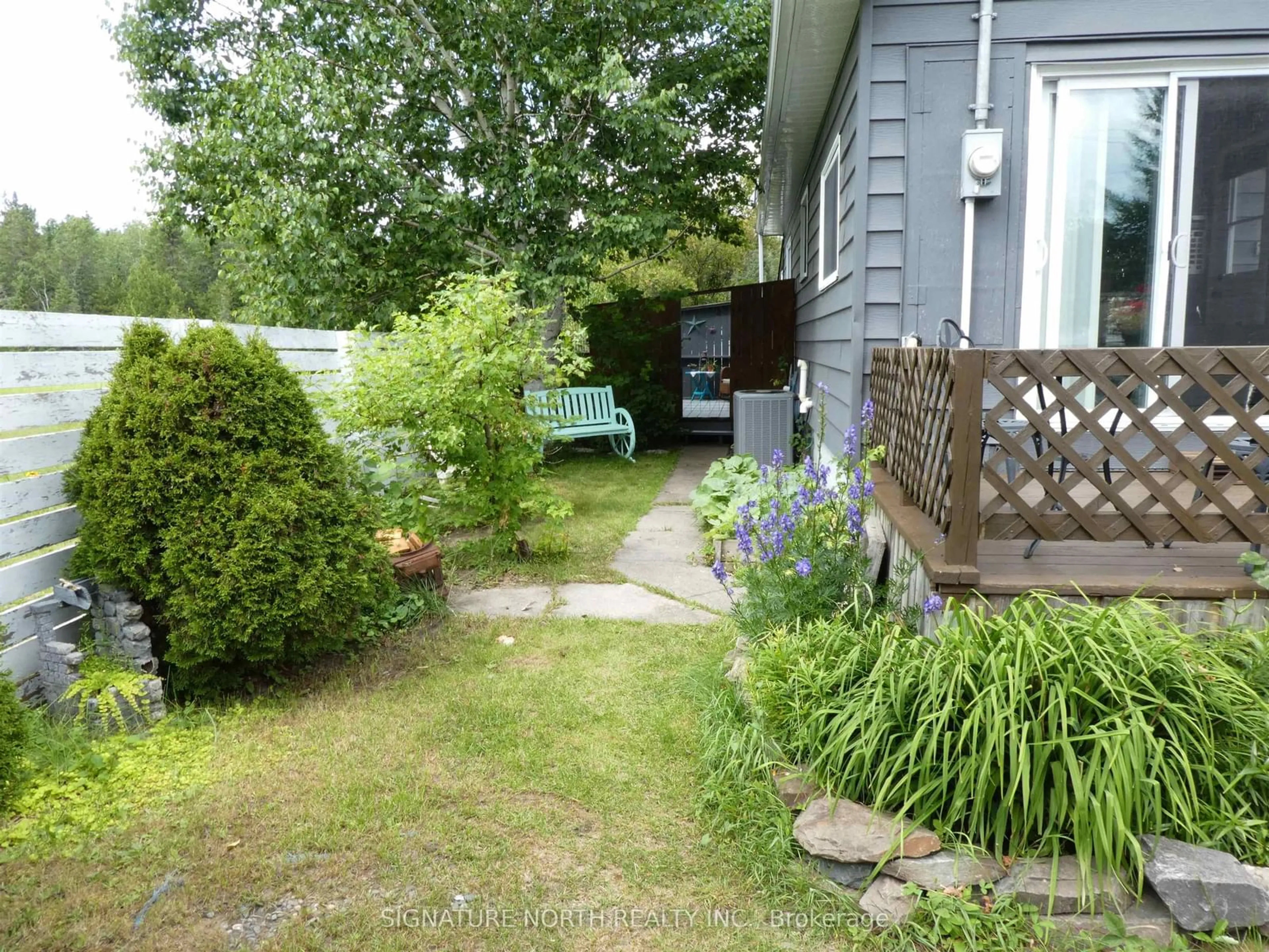 Patio, street for 337 Garnet Dr, Greenstone Ontario P0T 1G0