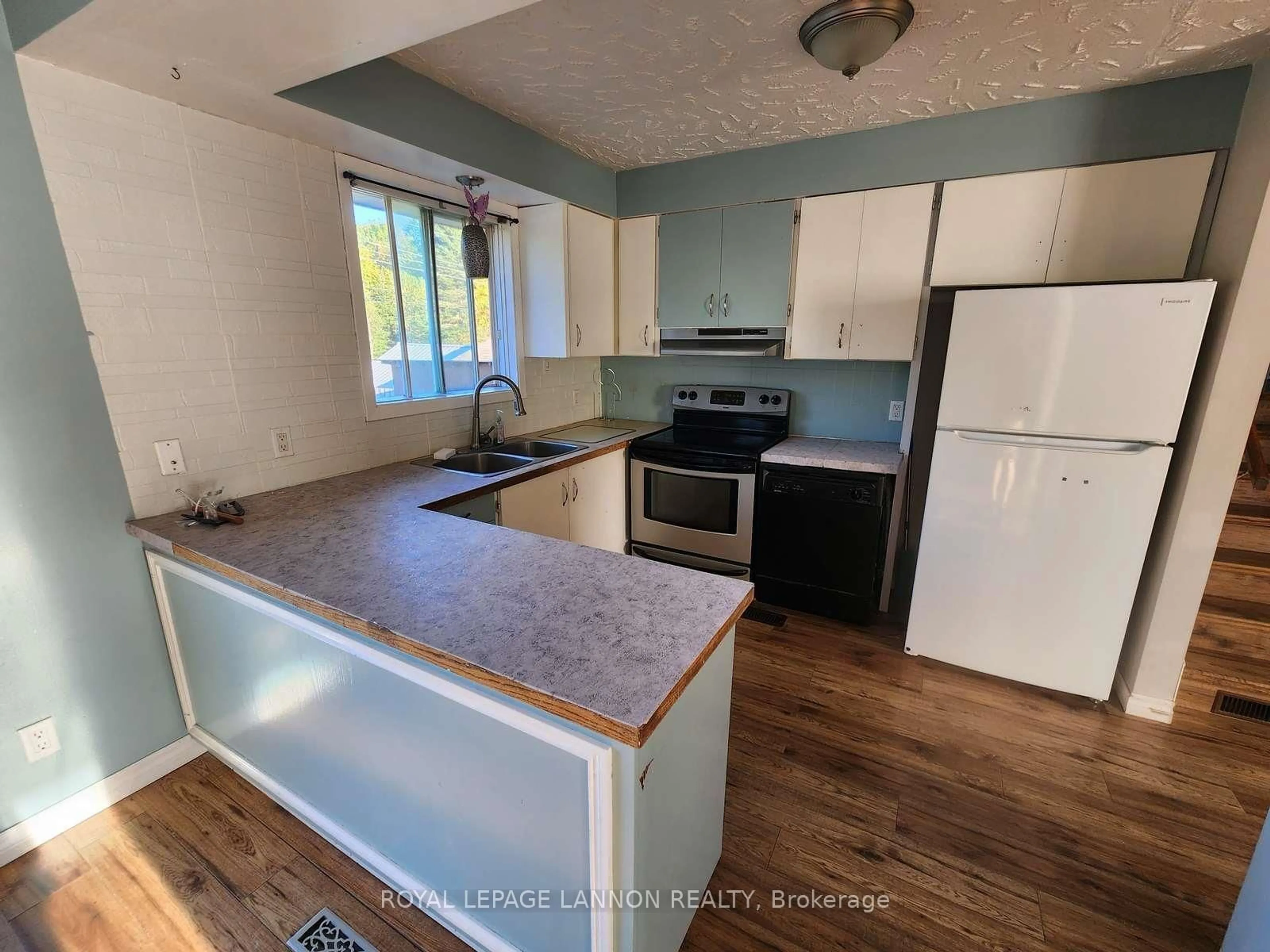 Standard kitchen, unknown for 38 EASTGROVE Cres, Terrace Bay Ontario P0T 2W0