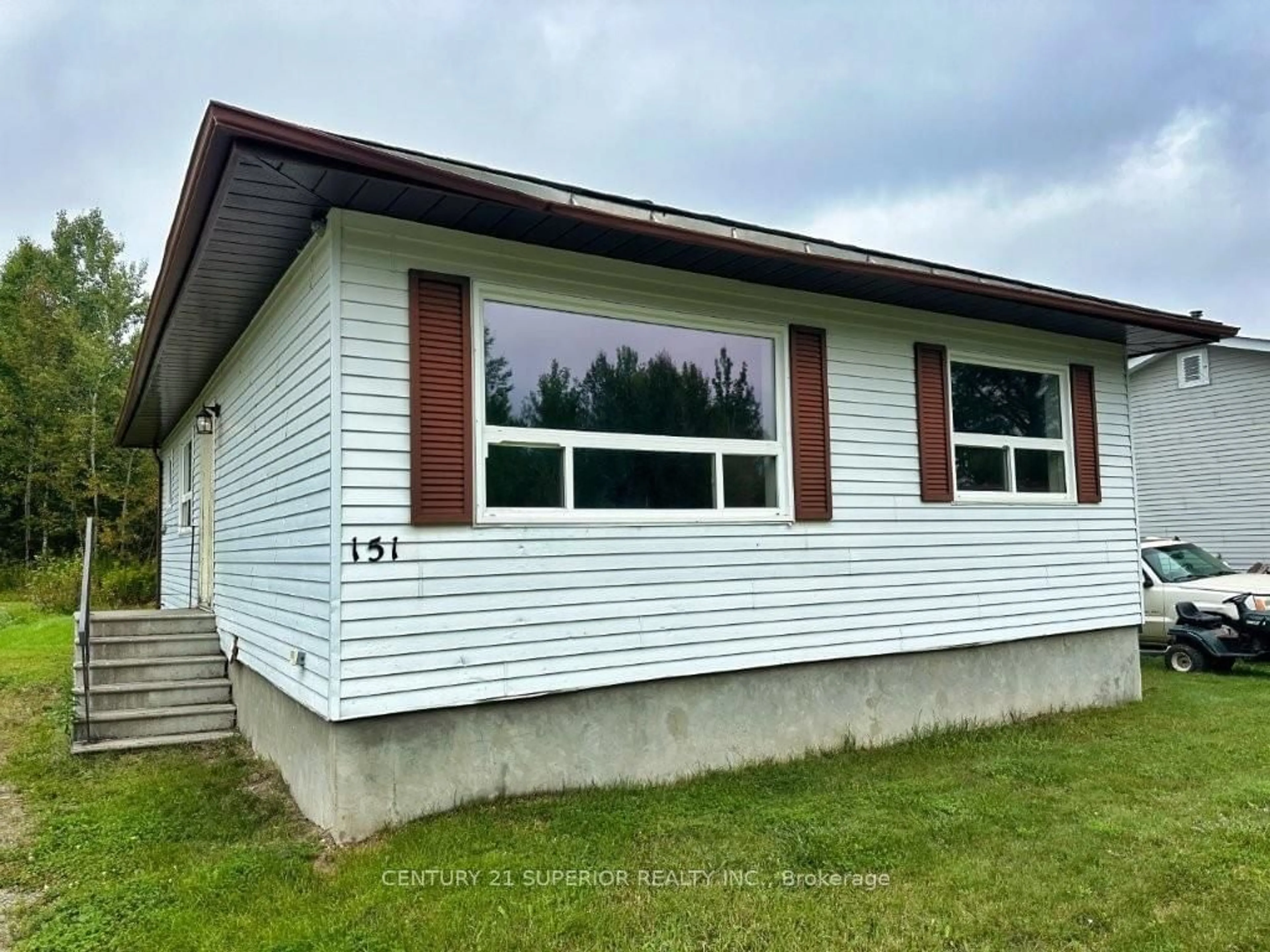Home with vinyl exterior material, building for 151 Harkness Street, Nipigon Ontario P0T 2J0