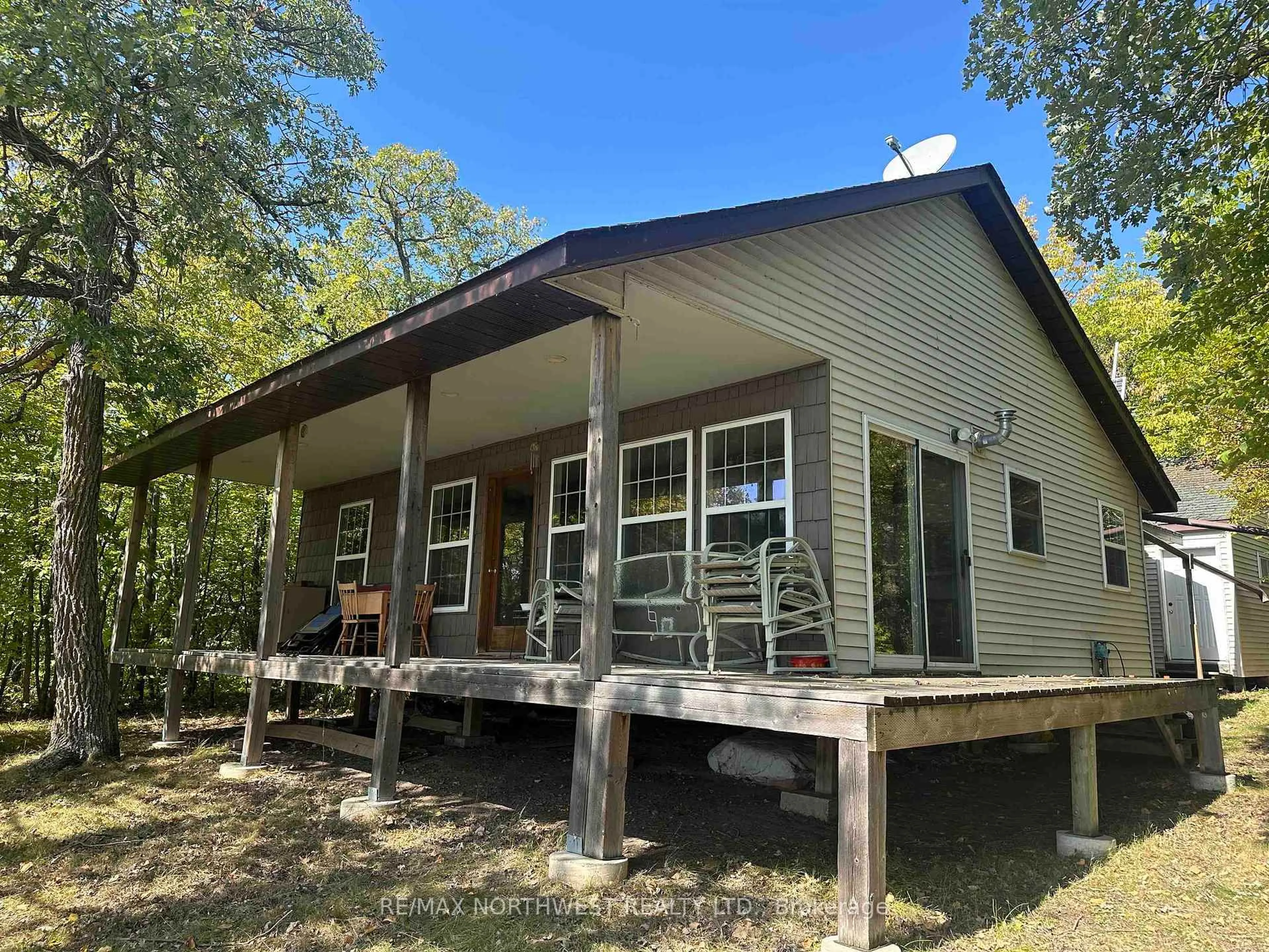 Home with vinyl exterior material, building for PTS 1,5,6 DORION ISLAND LAKE OF THE WOODS, Kenora Remote Area Ontario P0X 1C0