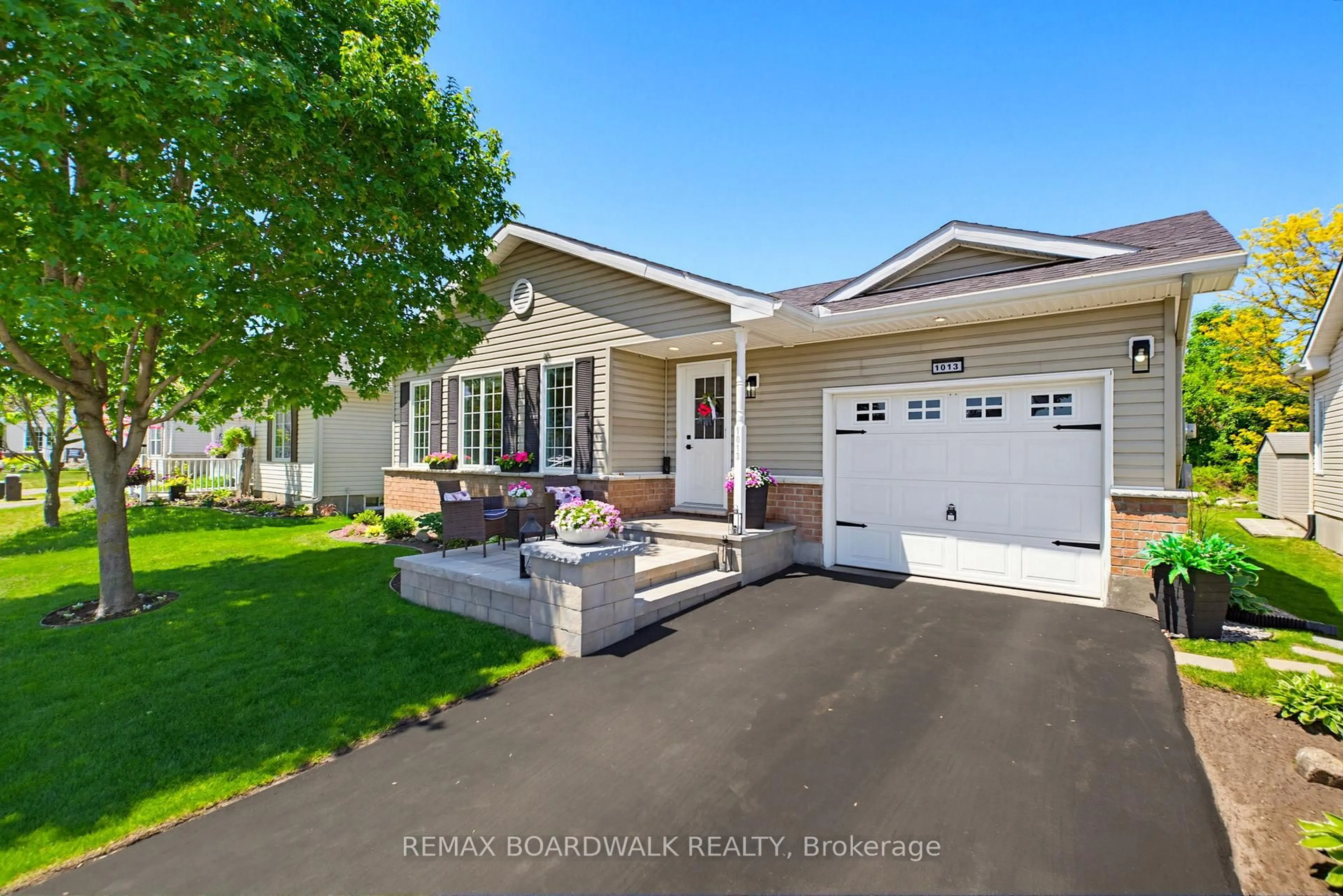 Home with vinyl exterior material, street for 1013 Ada Barrington Private, Manotick Ontario K4M 1M1