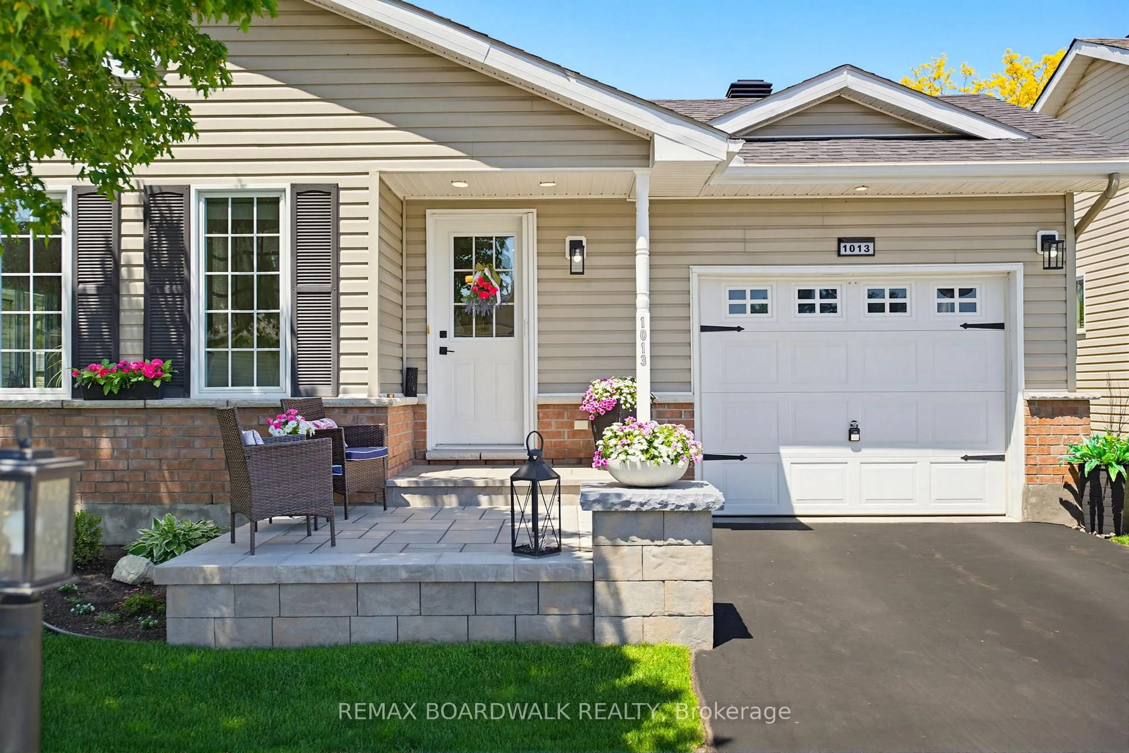 Unknown for 1013 Ada Barrington Private, Manotick Ontario K4M 1M1