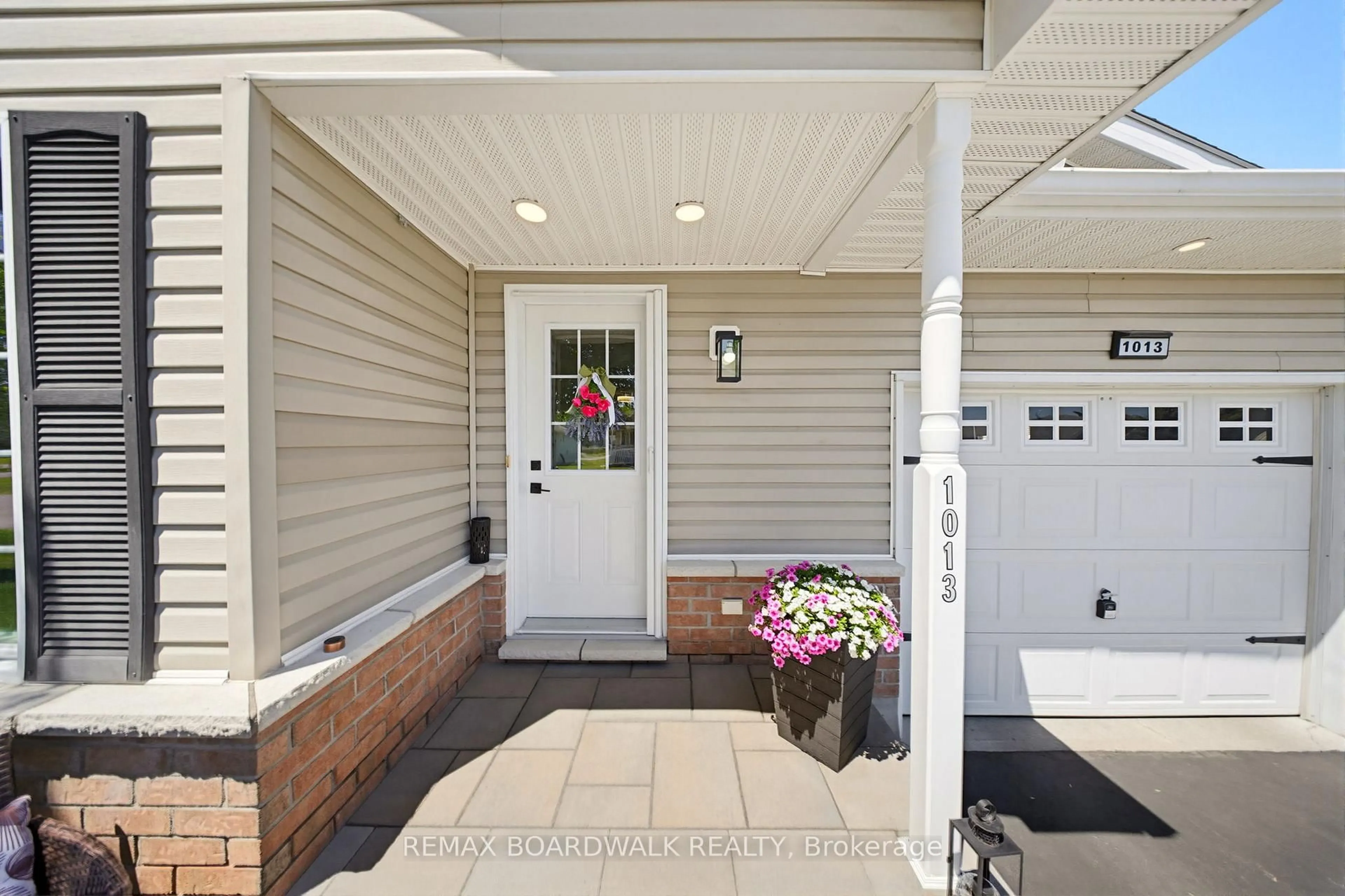 Unknown for 1013 Ada Barrington Private, Manotick Ontario K4M 1M1