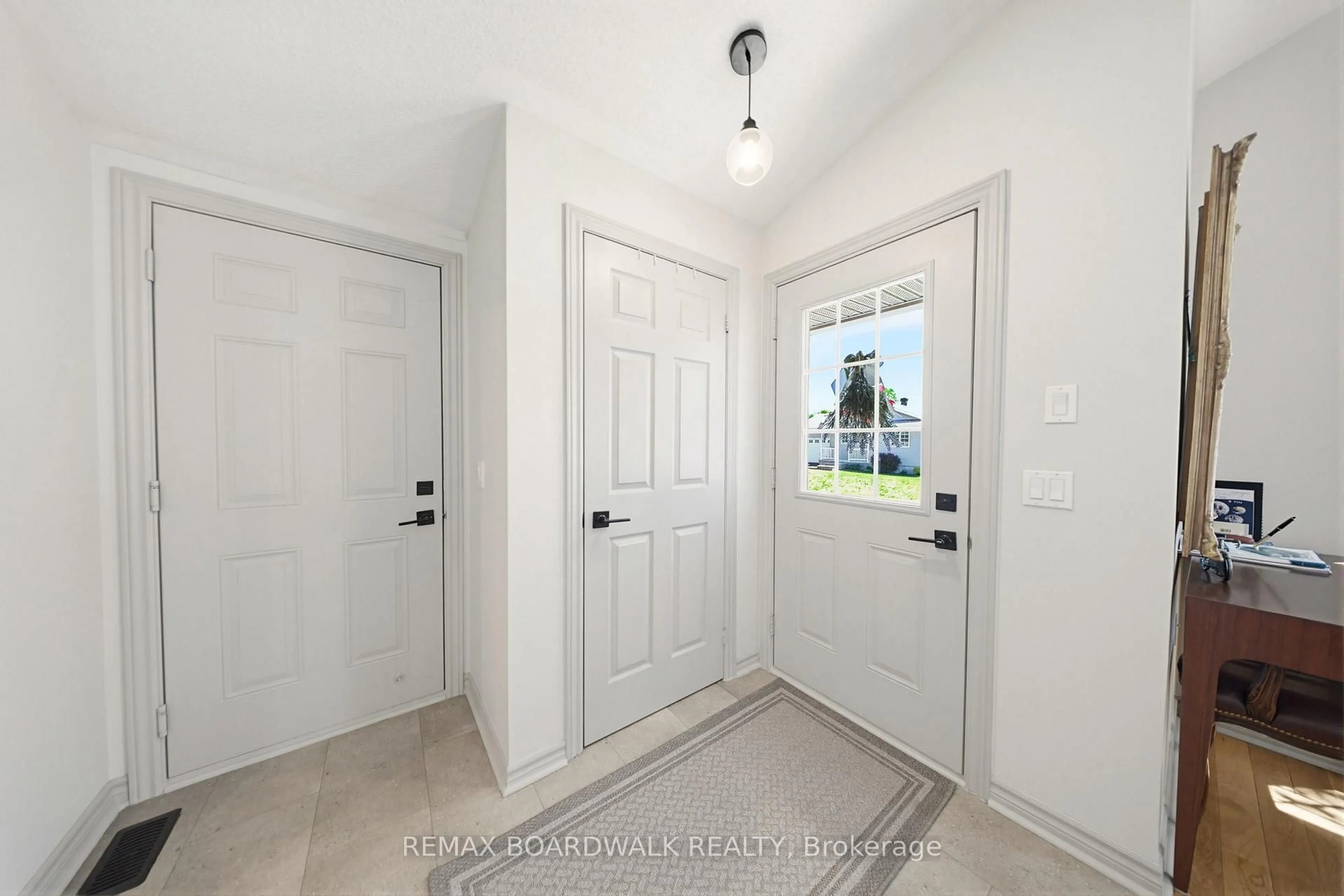 Indoor entryway for 1013 Ada Barrington Private, Manotick Ontario K4M 1M1