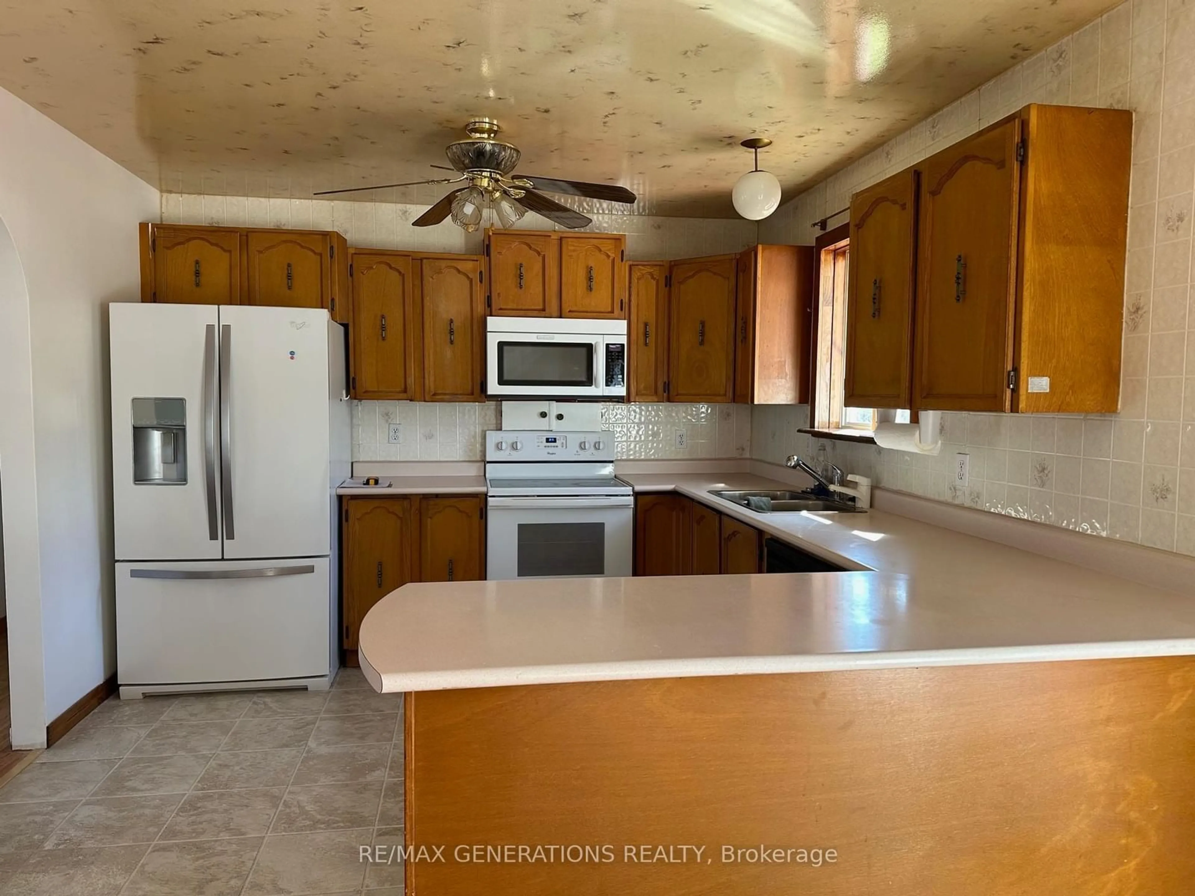 Standard kitchen, ceramic/tile floor for 4 East Grove Cres, Terrace Bay Ontario P0T 2W0