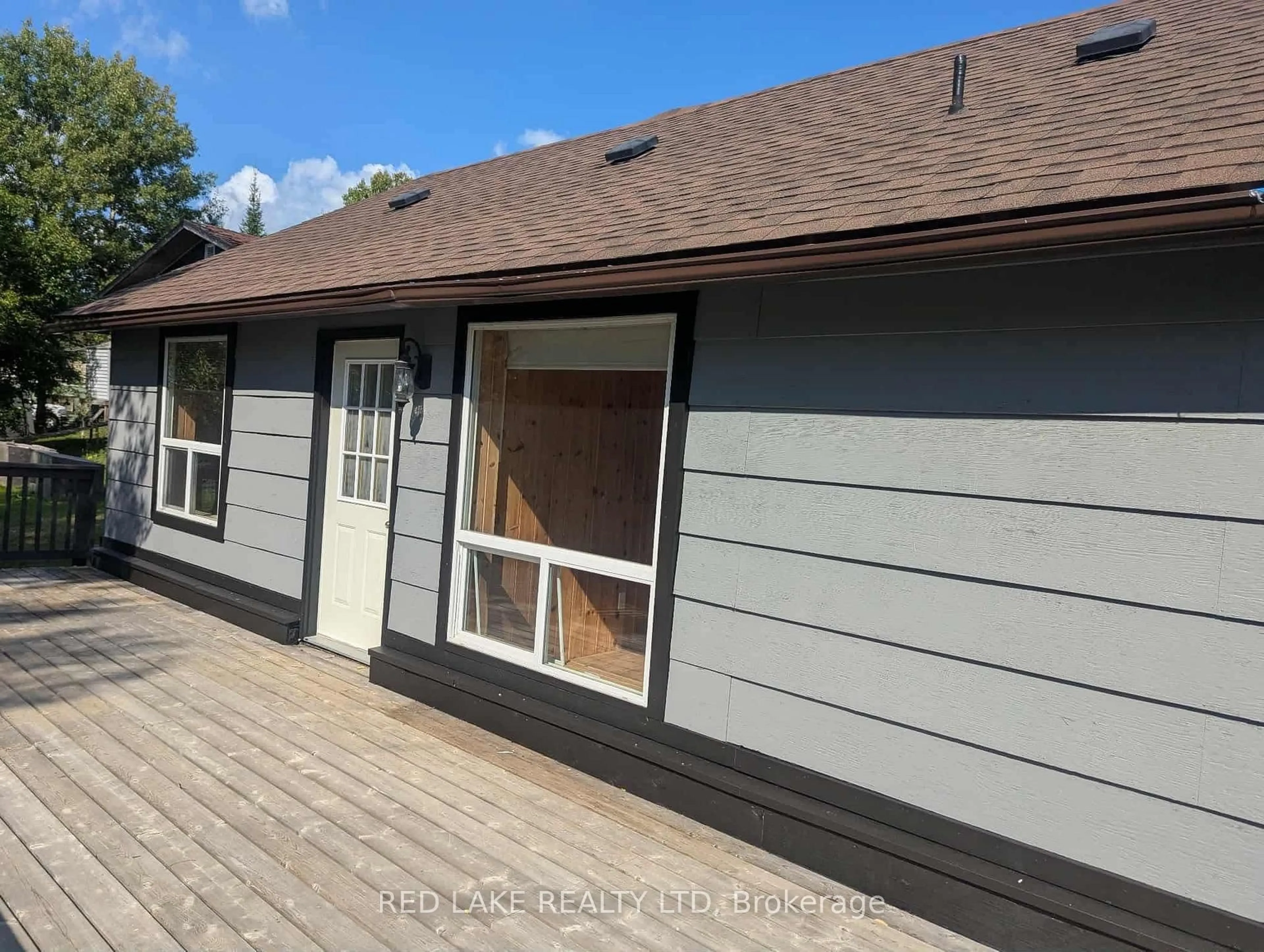 Home with vinyl exterior material, building for 1255 Highway 105, Ear Falls Ontario P0V 1T0
