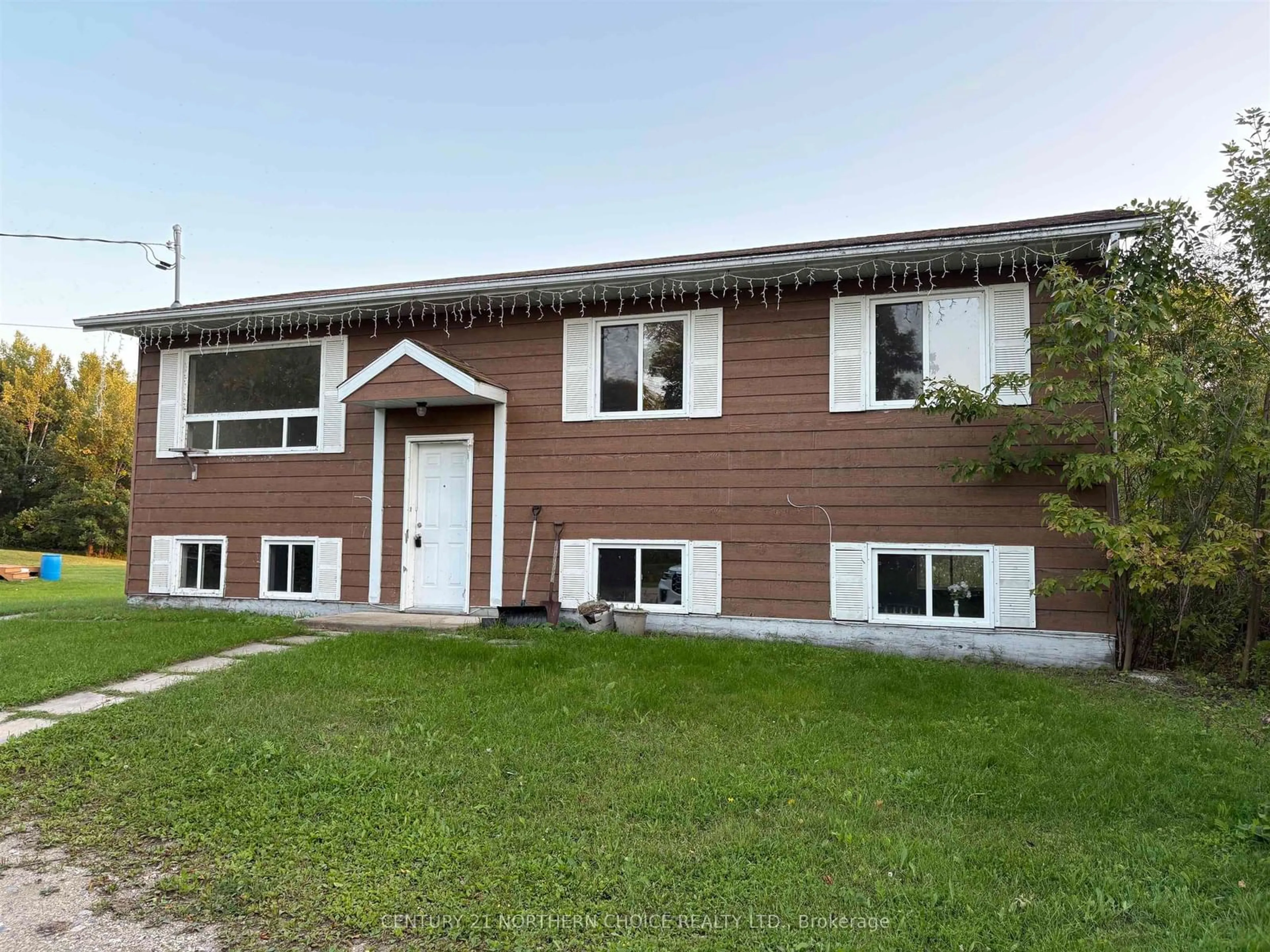 Home with vinyl exterior material, unknown for 44 Eleanor Lake Rd, Lake of the Woods Ontario P0W 1M0