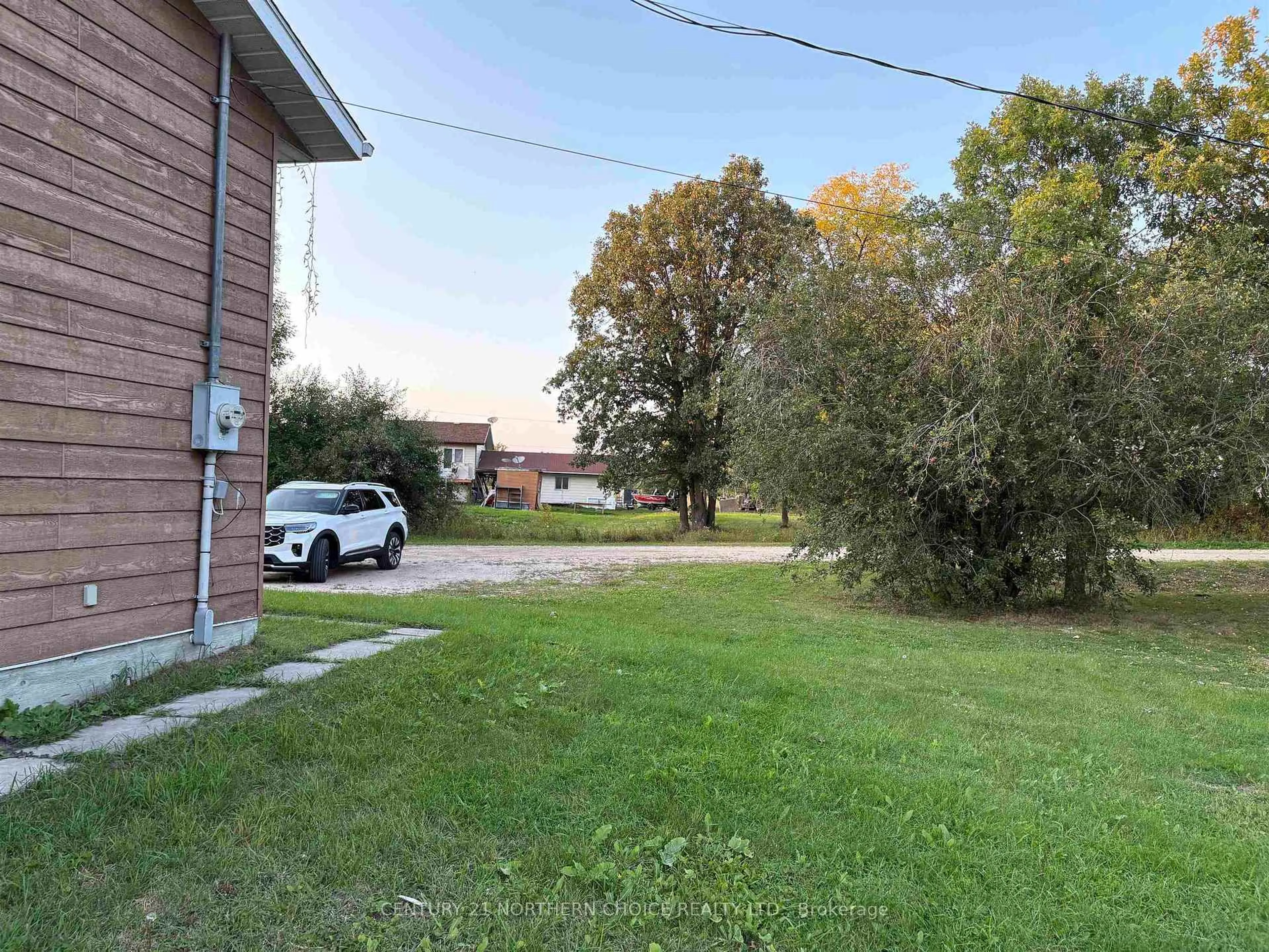 A pic from outside/outdoor area/front of a property/back of a property/a pic from drone, street for 44 Eleanor Lake Rd, Lake of the Woods Ontario P0W 1M0