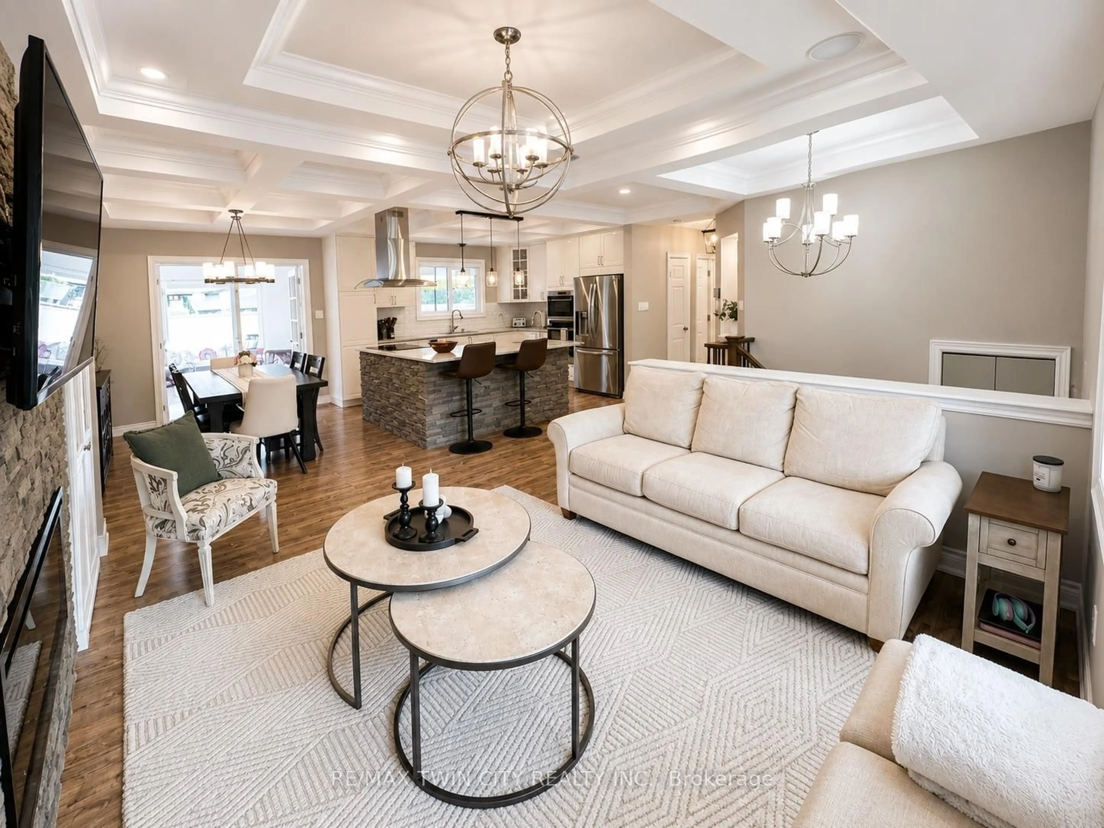 Living room with furniture, unknown for 107 Rosslinn Rd, Cambridge Ontario N1S 3K3