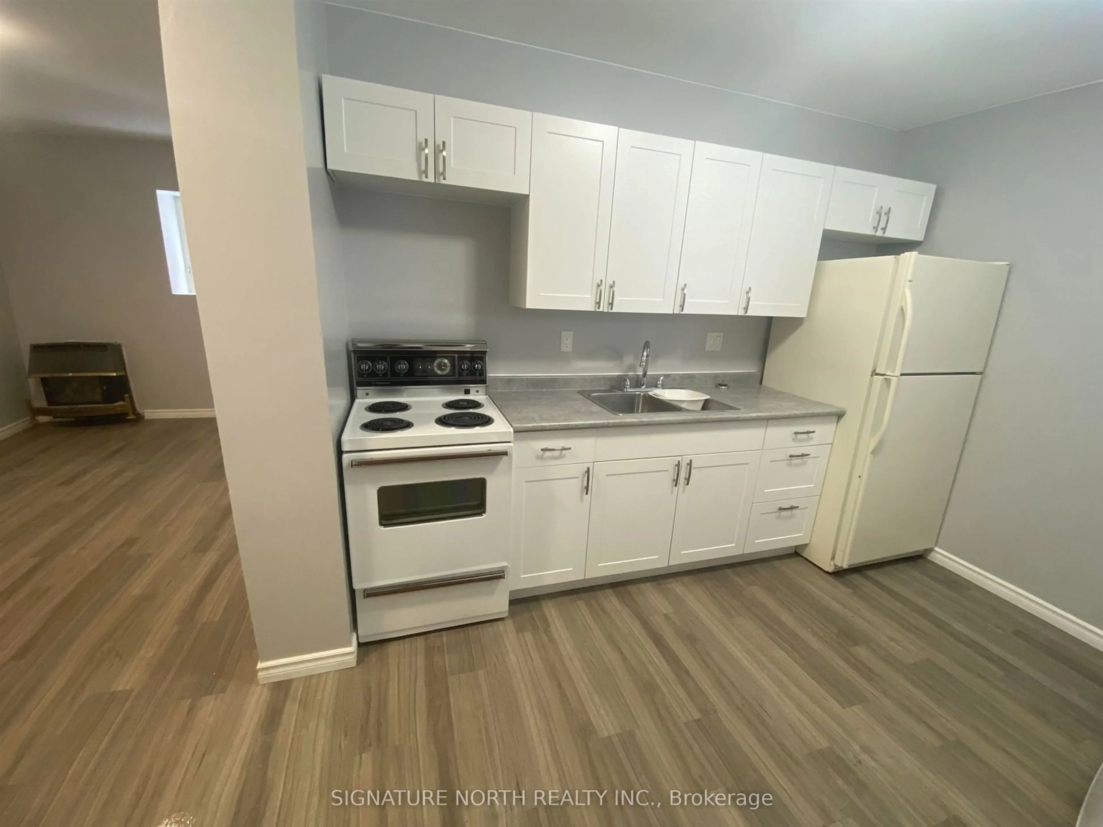Standard kitchen, unknown for 216 Leith, Thunder Bay Ontario P7C 1M8