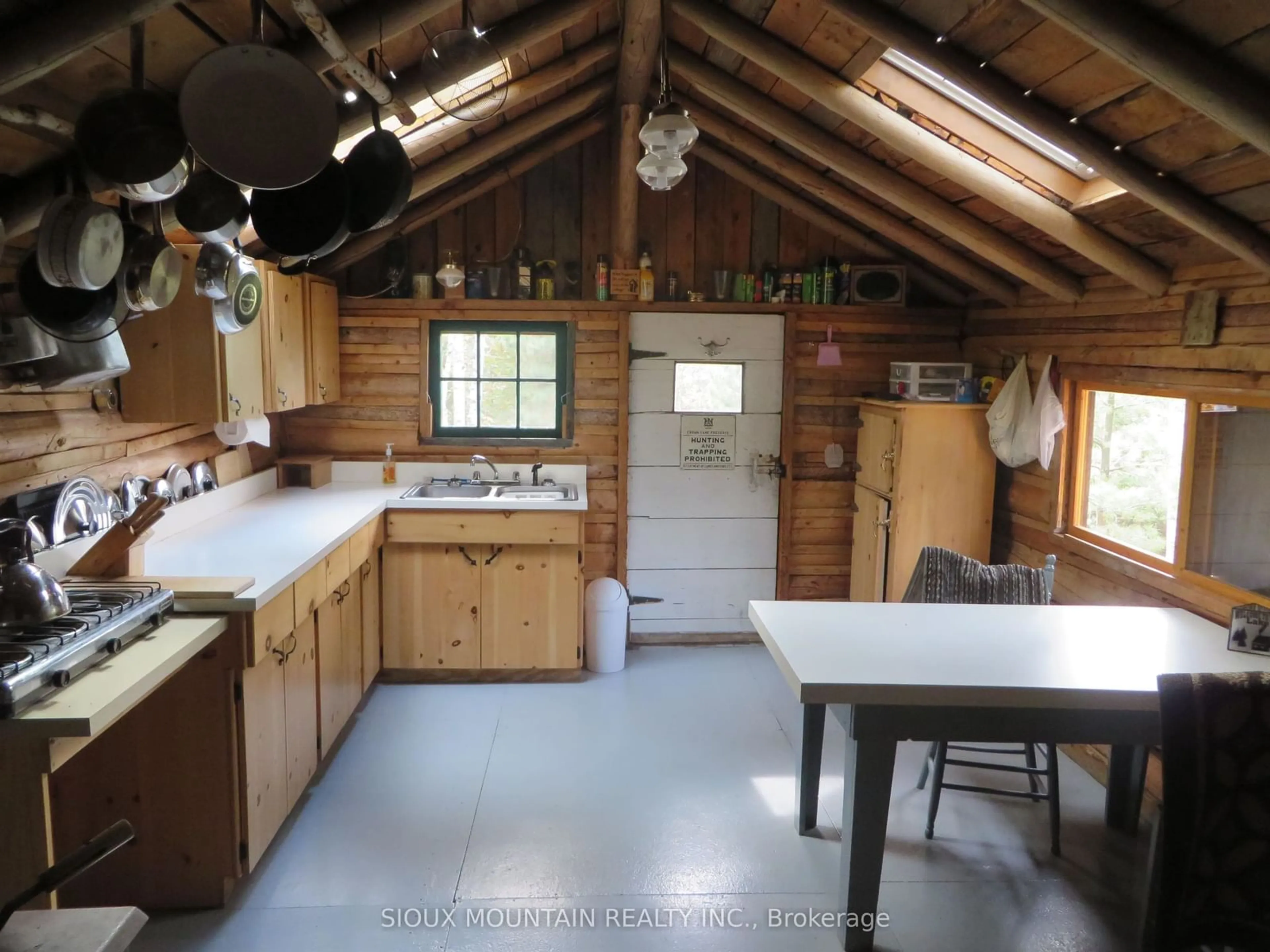 Standard kitchen, unknown for BLK 10 Deception Lake, Kenora Remote Area Ontario P8T 0A7