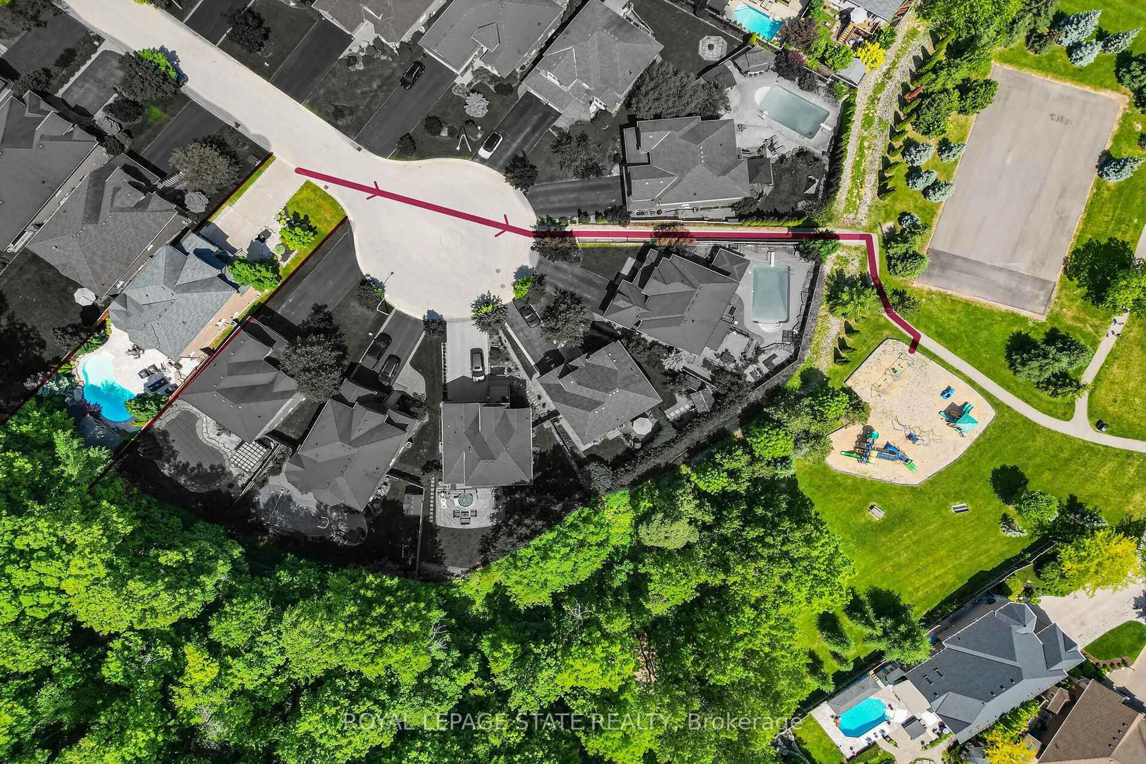 A pic from outside/outdoor area/front of a property/back of a property/a pic from drone, city buildings view from balcony for 24 Heathcote Crt, Grimsby Ontario L3M 0A6