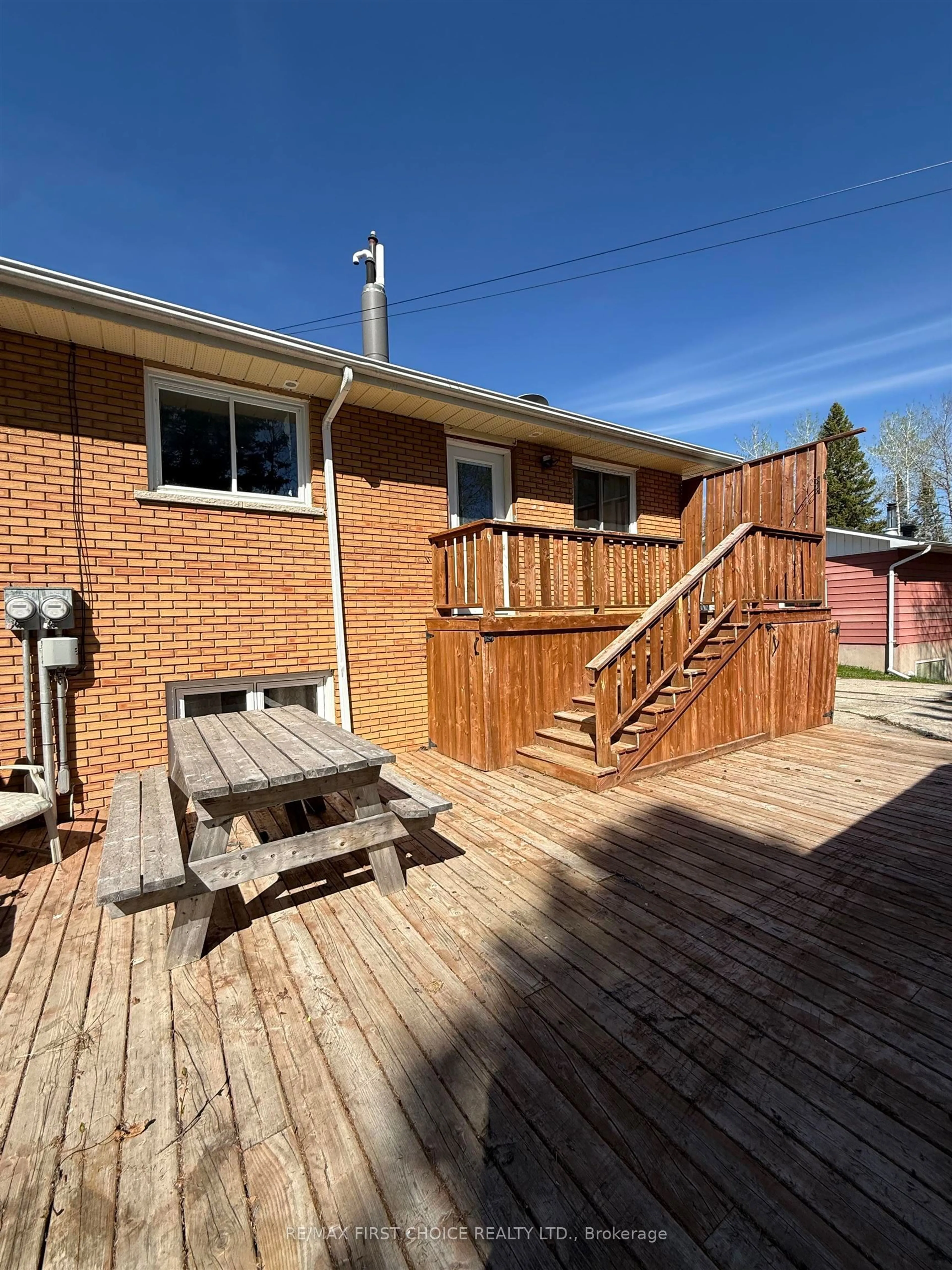 Patio, street for 113 Cedar Cres, Greenstone Ontario P0T 2A0