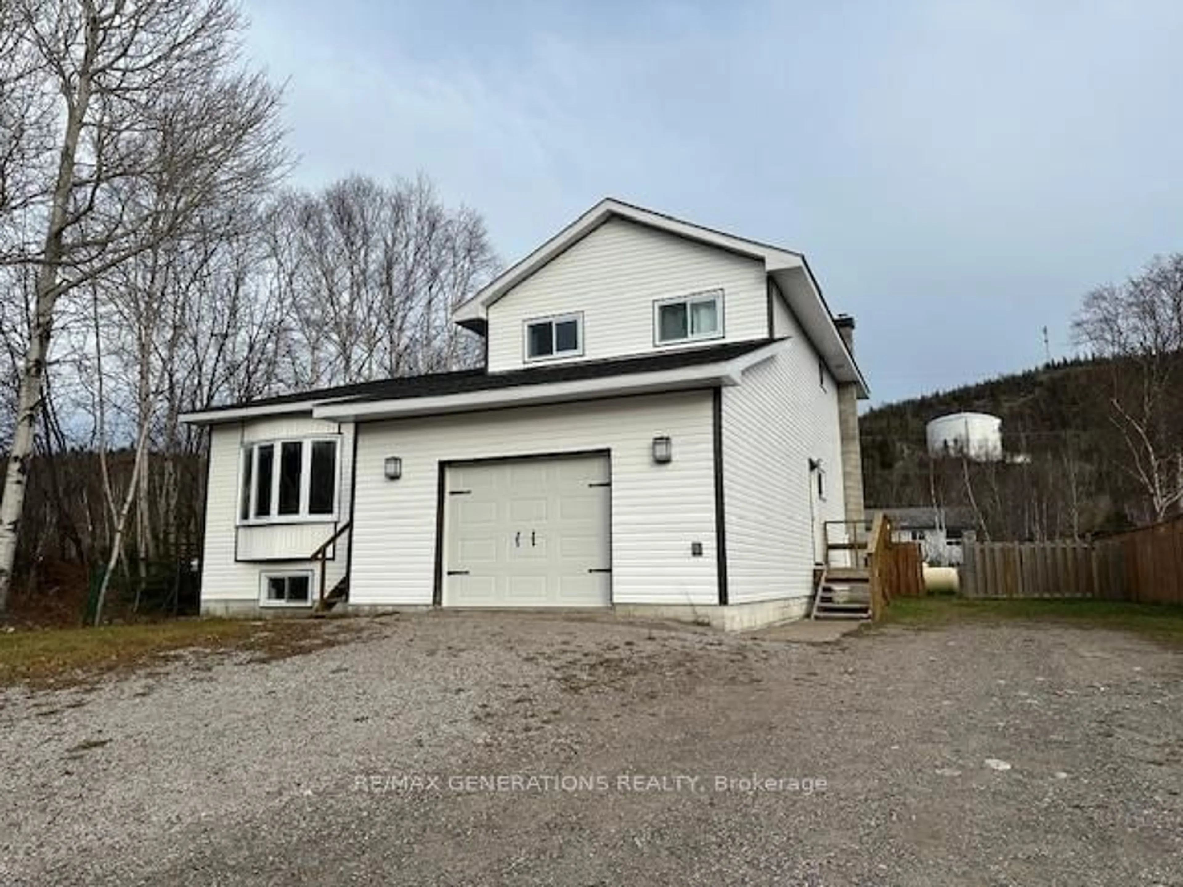 Indoor garage for 113 Centennial Dr, Schreiber Ontario P0T 2S0