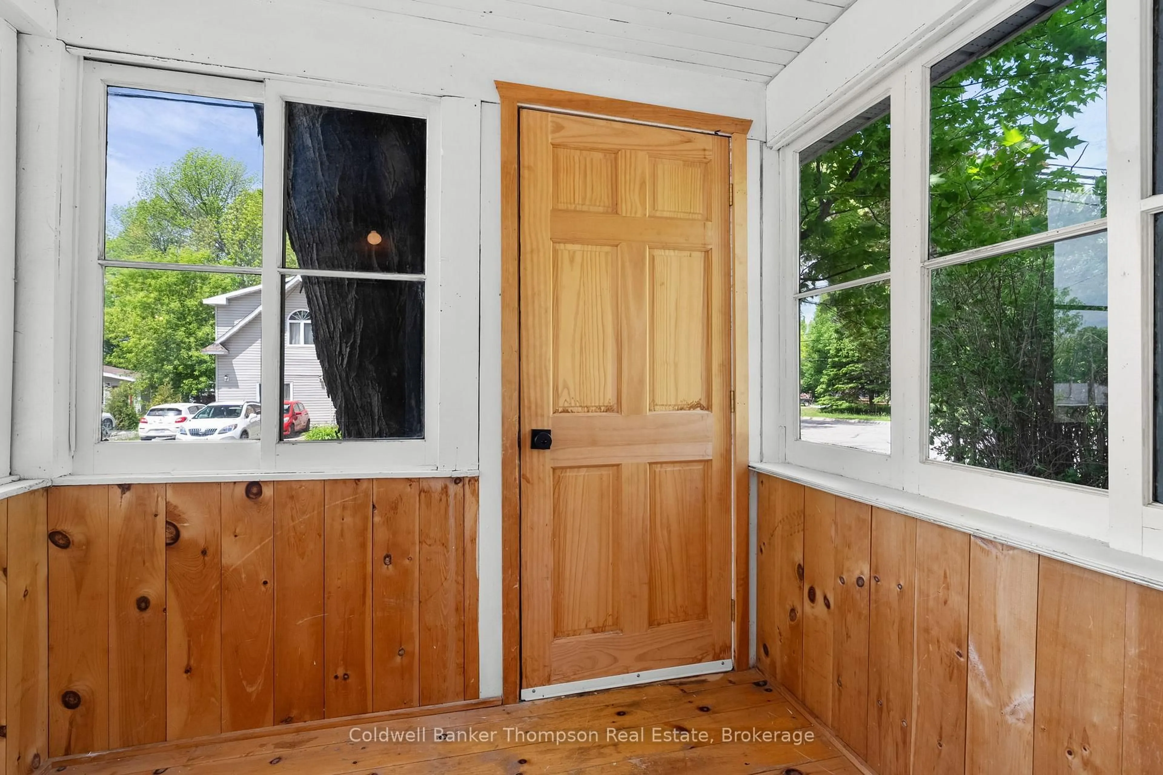 Indoor entryway for 13 Johanna St, Huntsville Ontario P1H 1T9