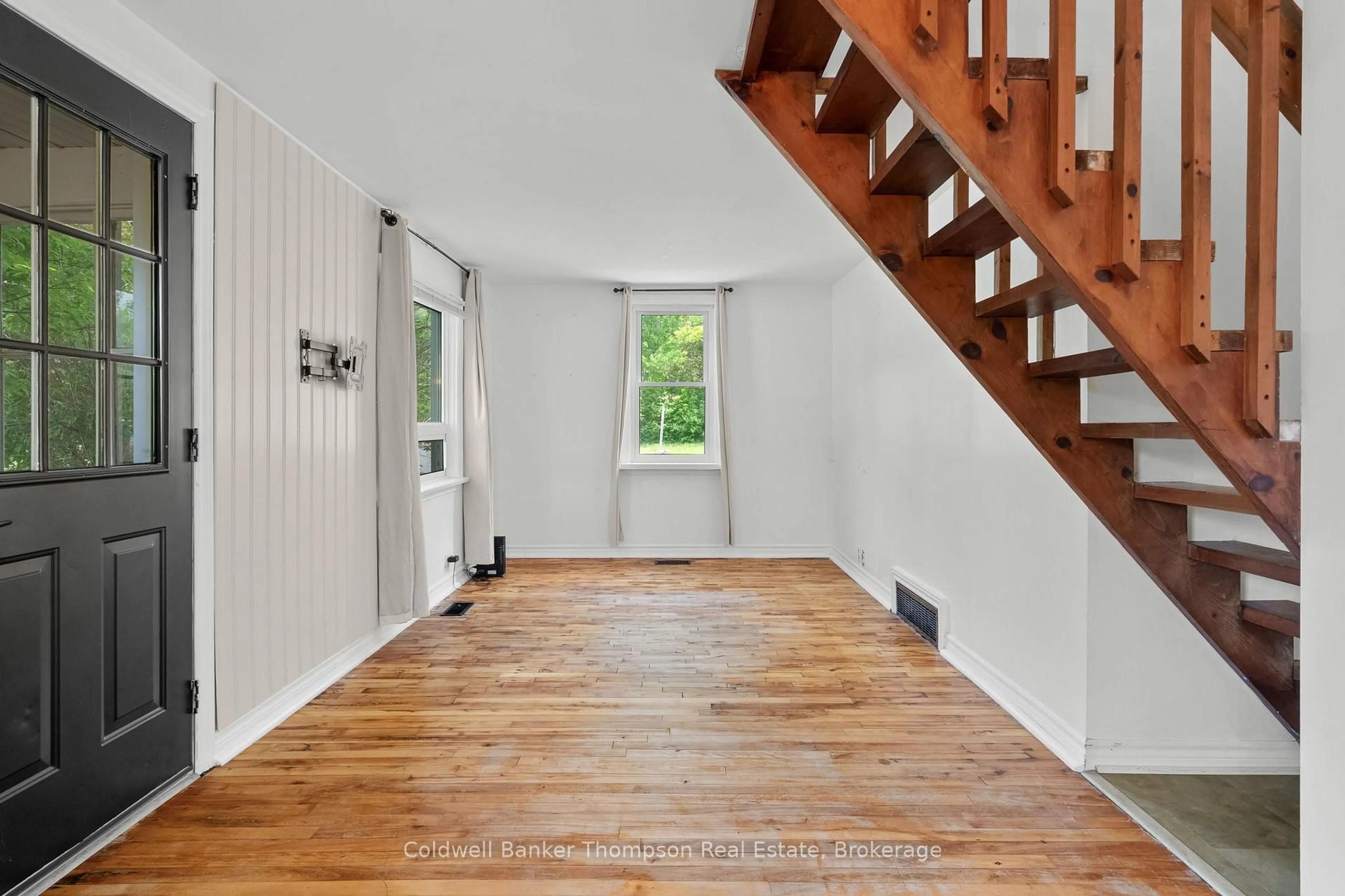 Indoor entryway for 13 Johanna St, Huntsville Ontario P1H 1T9