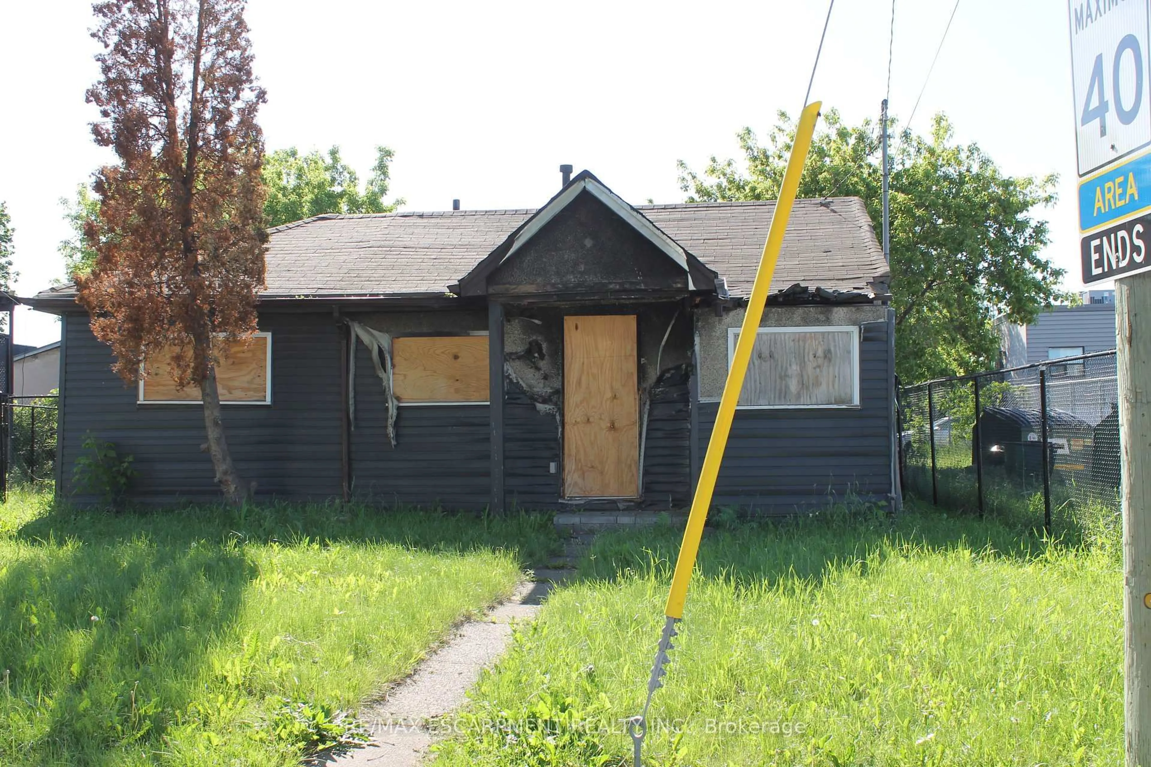 Shed for 127 Robins Ave, Hamilton Ontario L8H 4N5